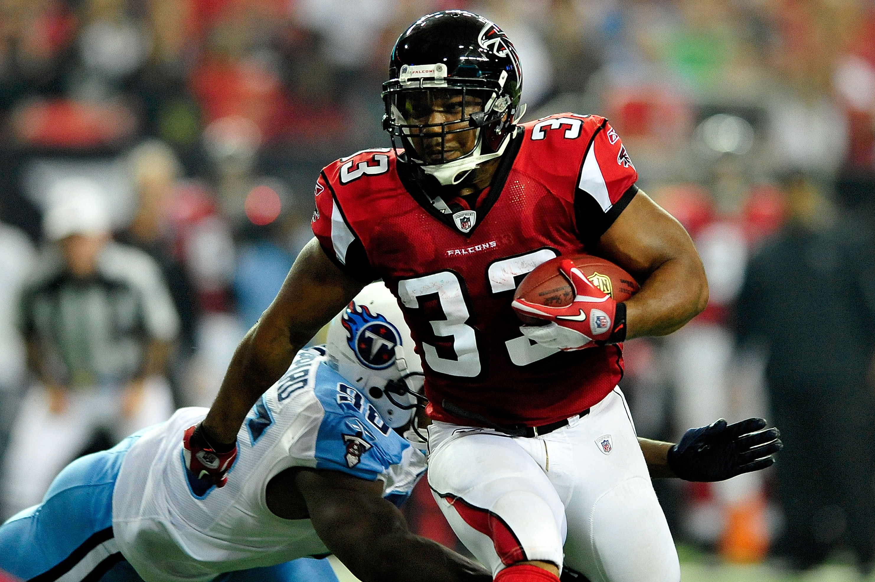 Michael Turner  Football helmets, Atlanta falcons, Atlanta