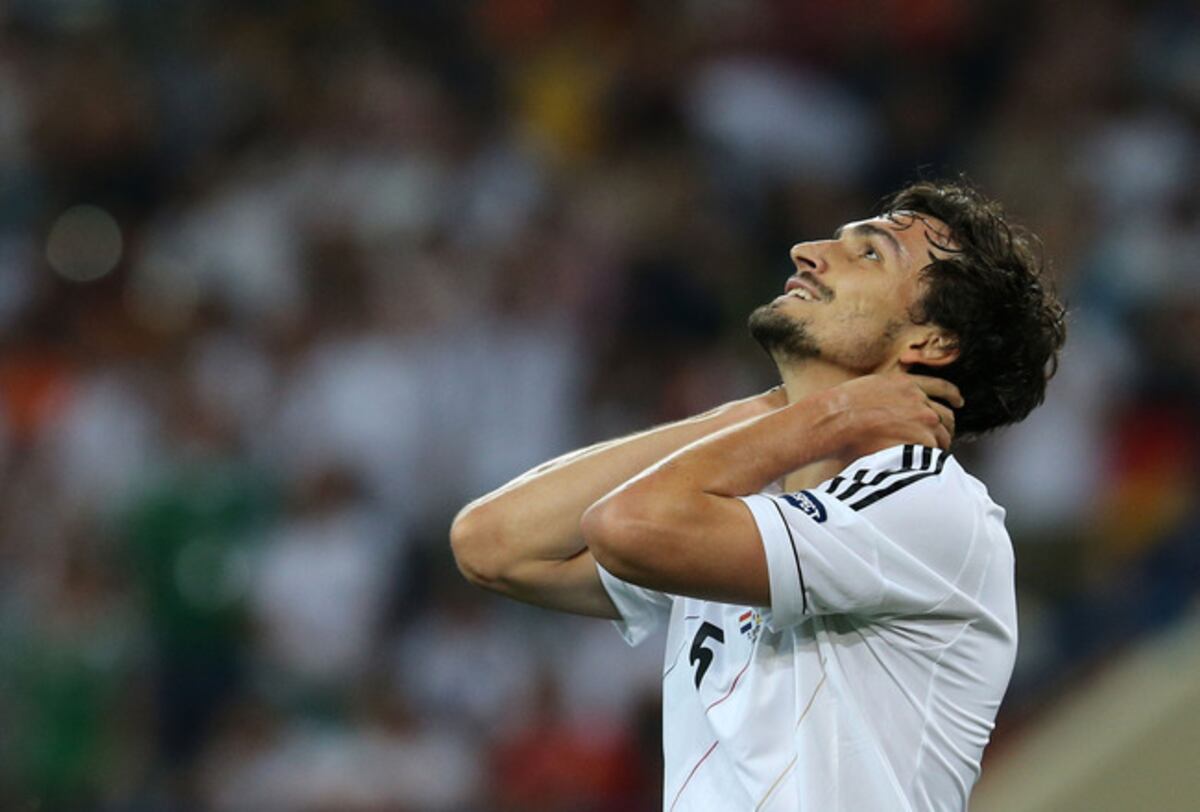 Transfer Rumors: Top 10 Central Defenders on the Market This Summer