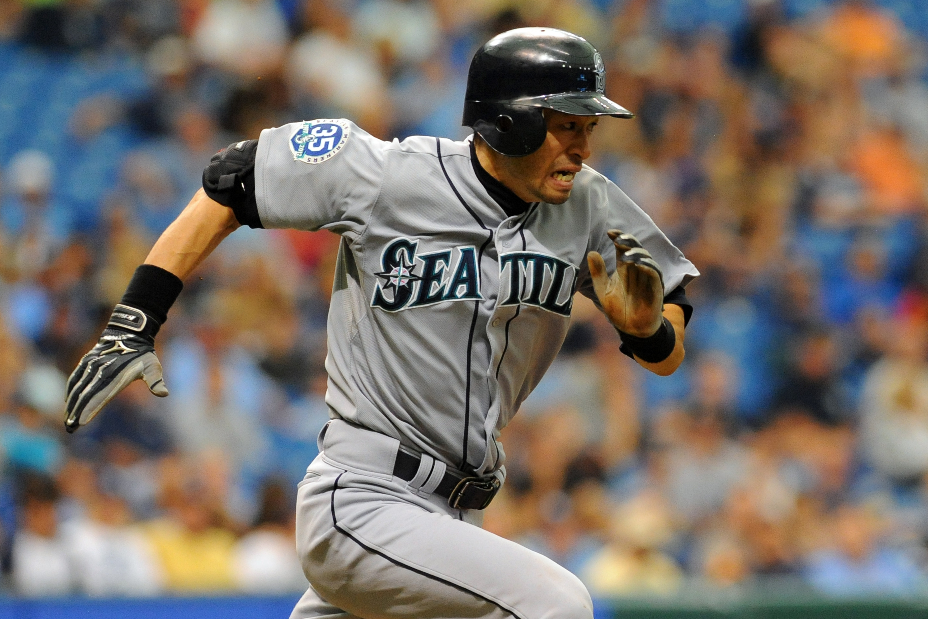 Ichiro Suzuki reportedly signs minor league contract with Mariners