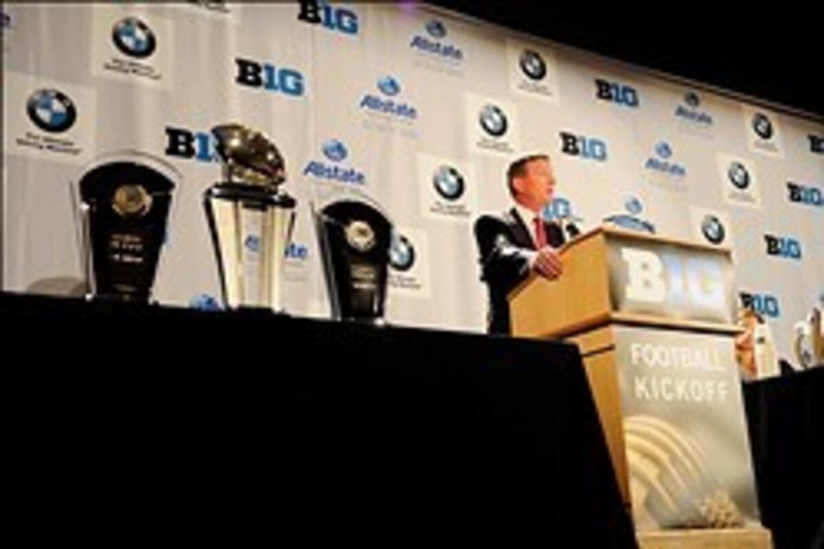 Uclas Deshaun Foster His Epic Big Ten Media Day Moment - ck54g6a
