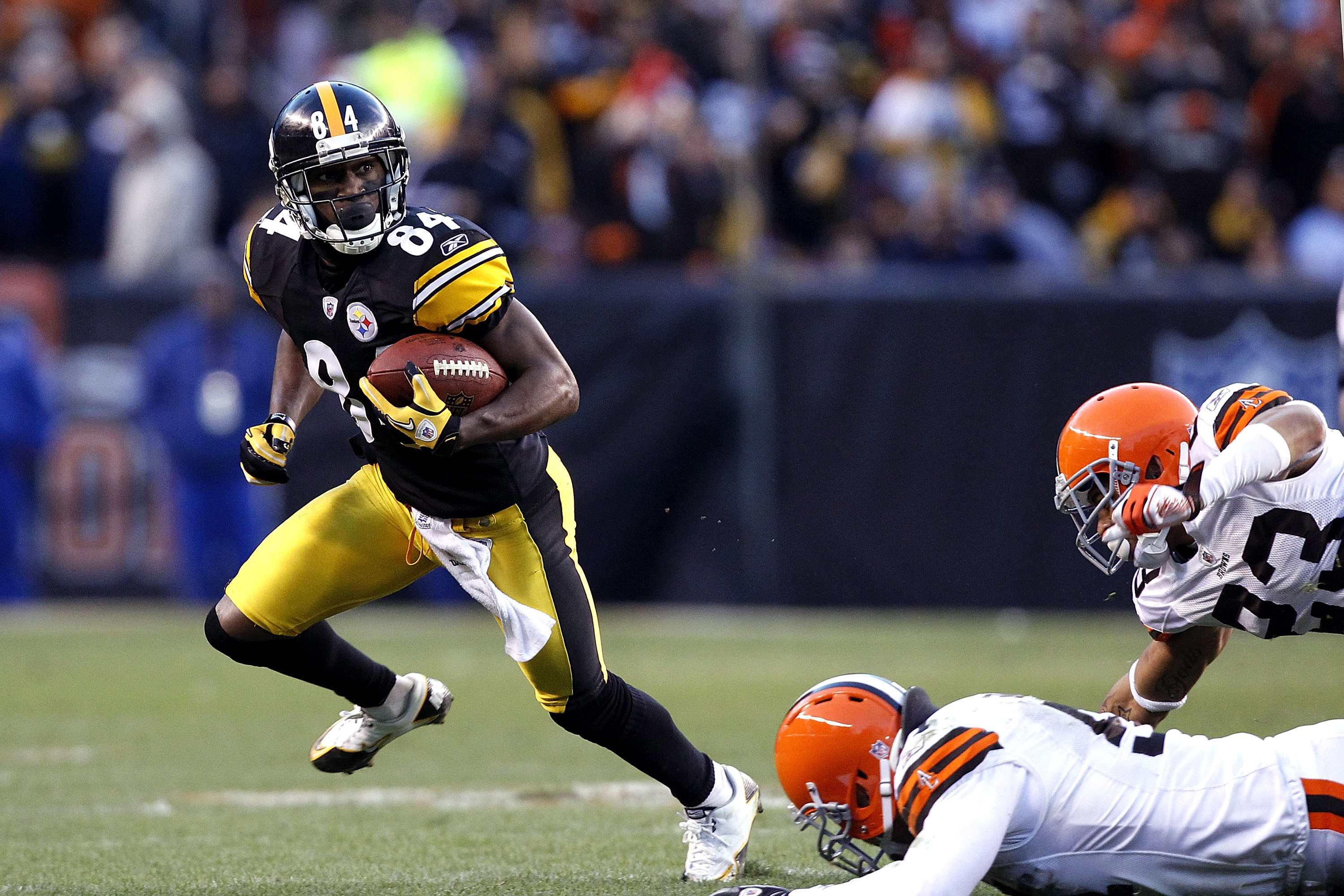 Steelers' Antonio Brown changes Pittsburgh nameplate to read 'Browns'