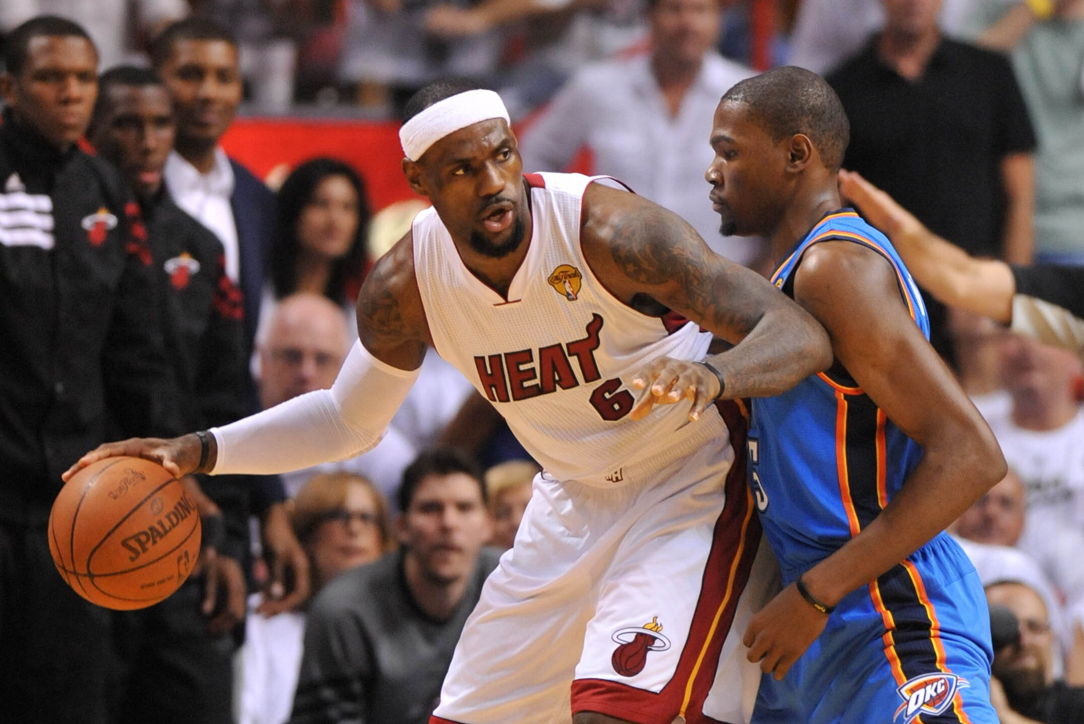 is lebron james ambidextrous