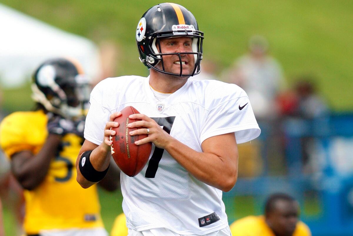 Ben Roethlisberger Has Torn Rotator Cuff in Throwing Shoulder News