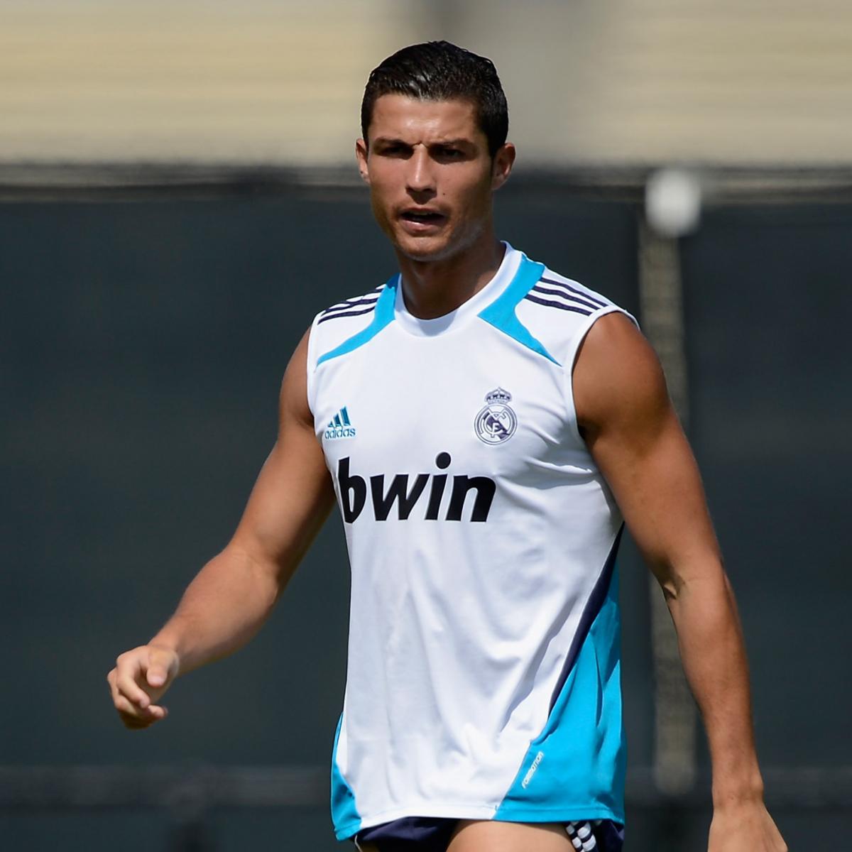 10 Players With The Most Powerful Legs In Football Bleacher