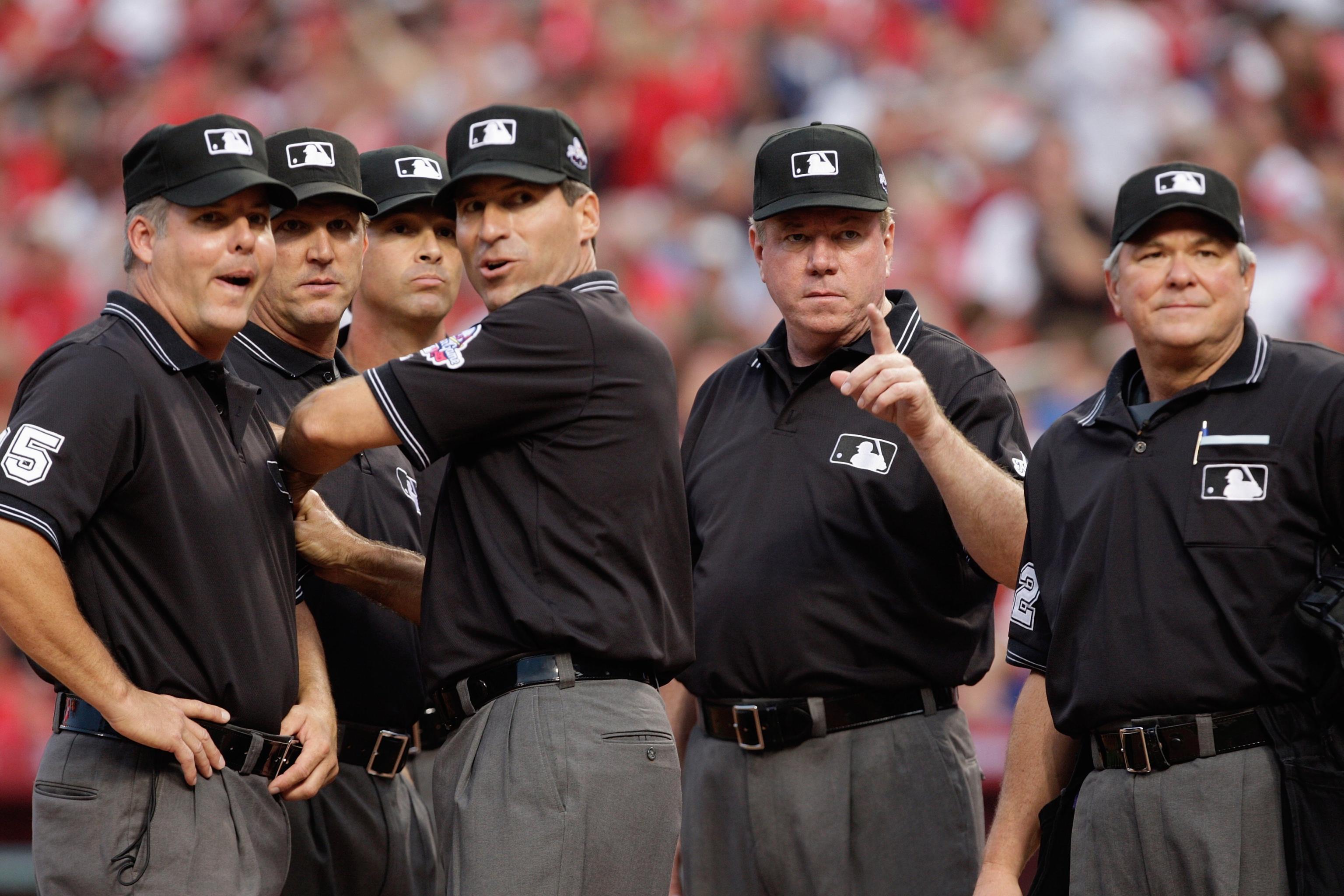 ADDS THE UMPIRES NAME - First base umpire reacts after Atlanta
