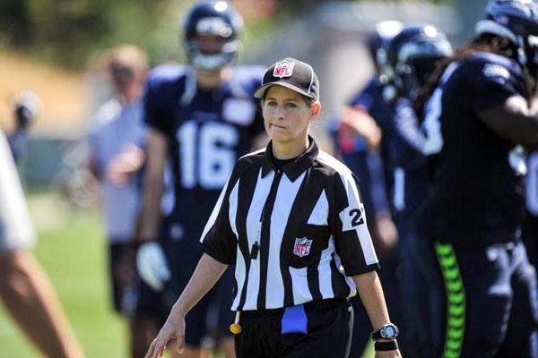 Yes, That's A Girl Behind Those NFL Stripes! Shannon Eastin Becomes First  Female NFL Referee