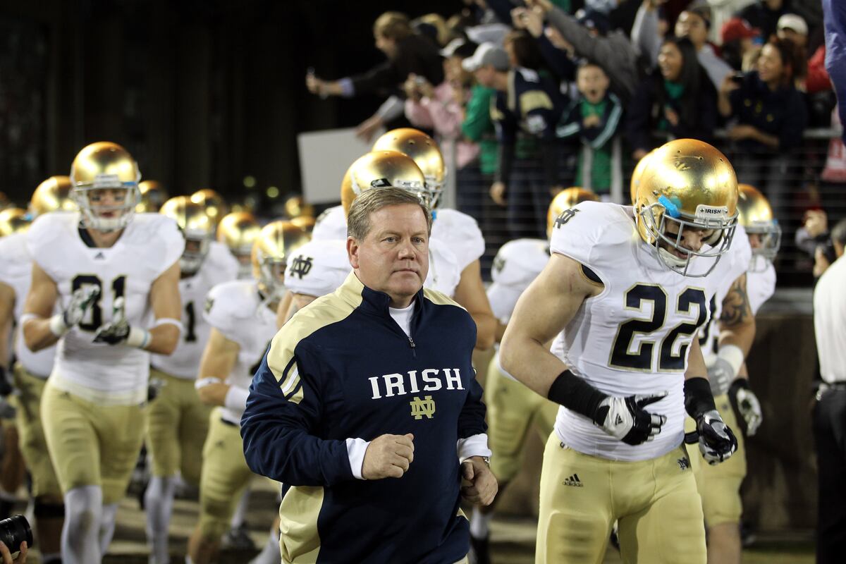 Notre Dame Football Quarterbacks Brutal Schedule Will Make It A Long notre-dame-football-quarterbacks-brutal-schedule-will-make-it-a-long