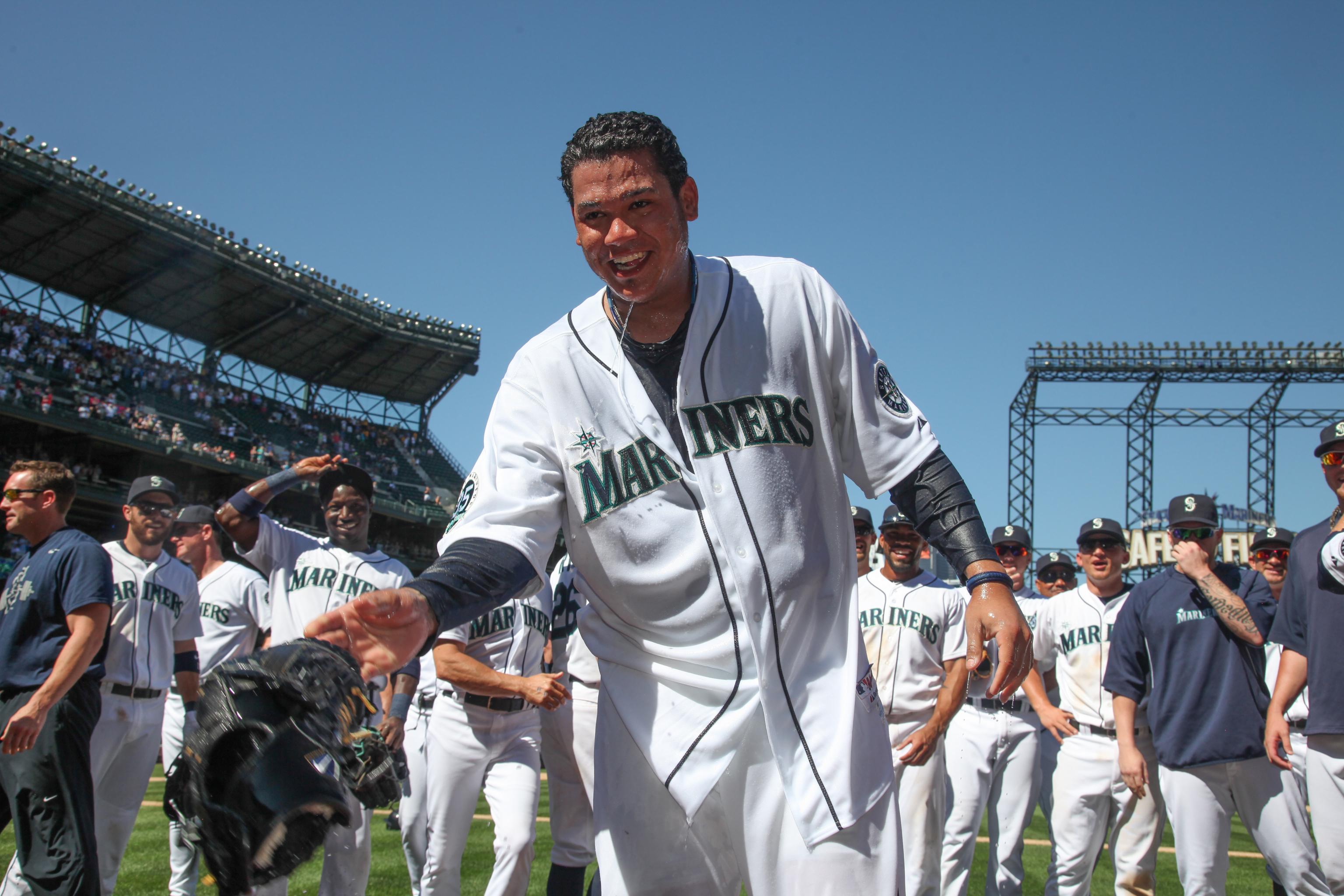 King Felix fires perfect game
