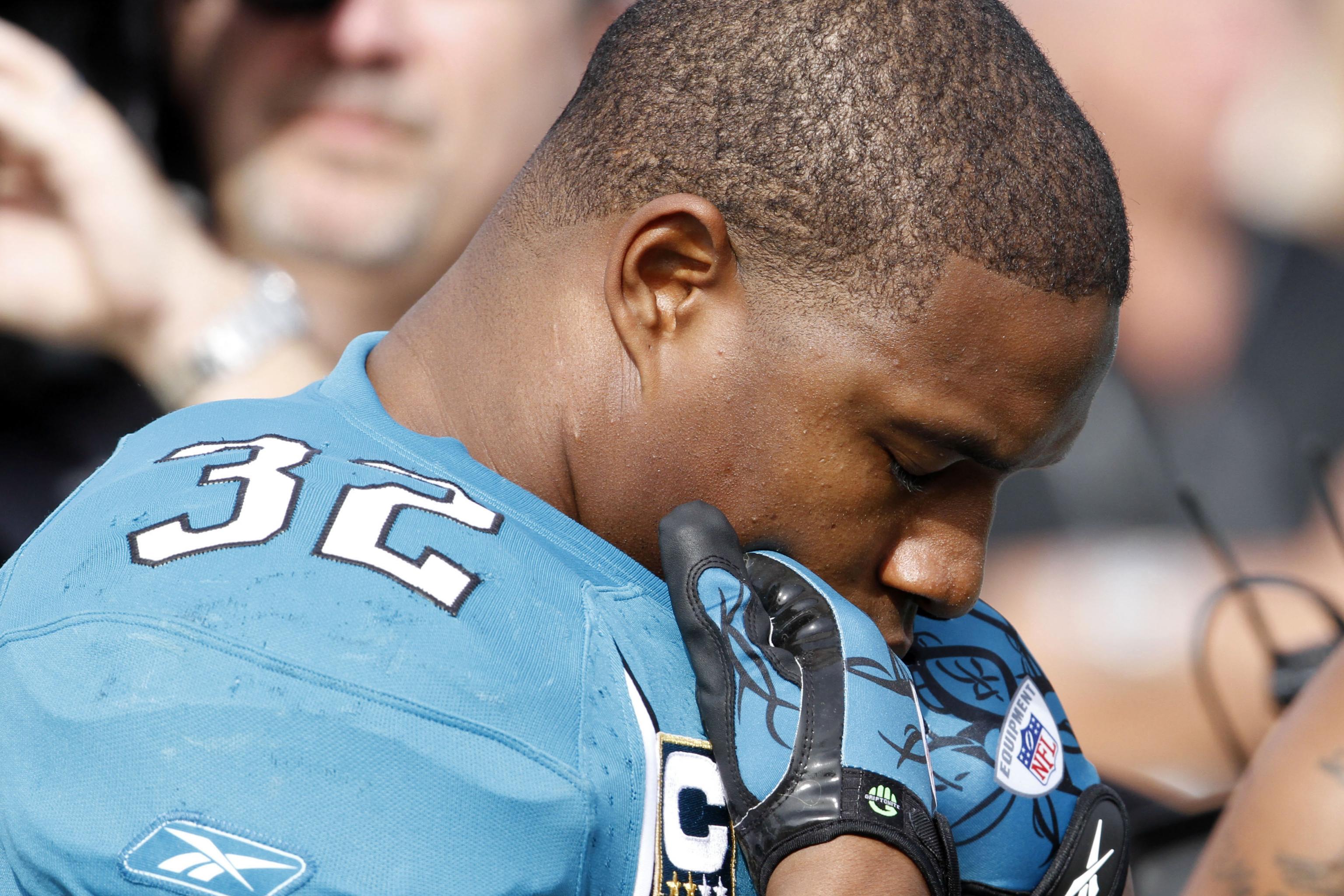 RB Jones-Drew reports, ends holdout