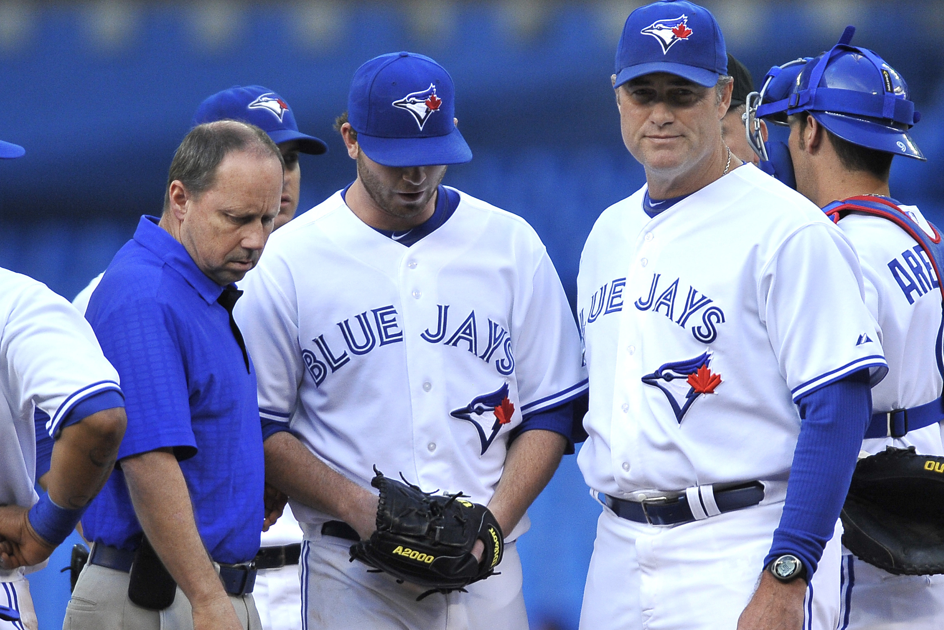 Jays closer Santos on DL with shoulder inflammation