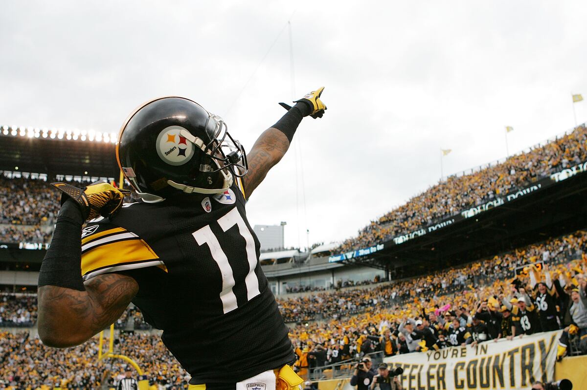 Mike Wallace Steelers WR Will Showcase WorldClass Speed with Dominant