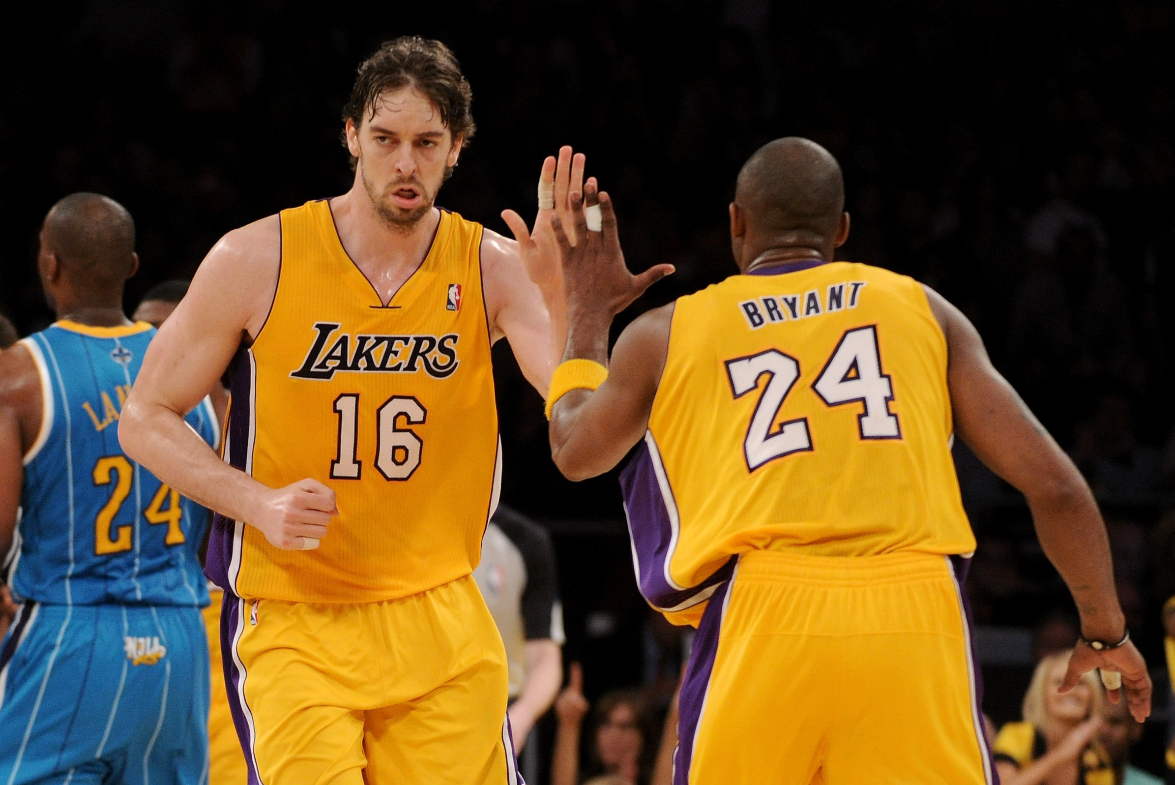 Lakers' future may depend on parting with Bryant