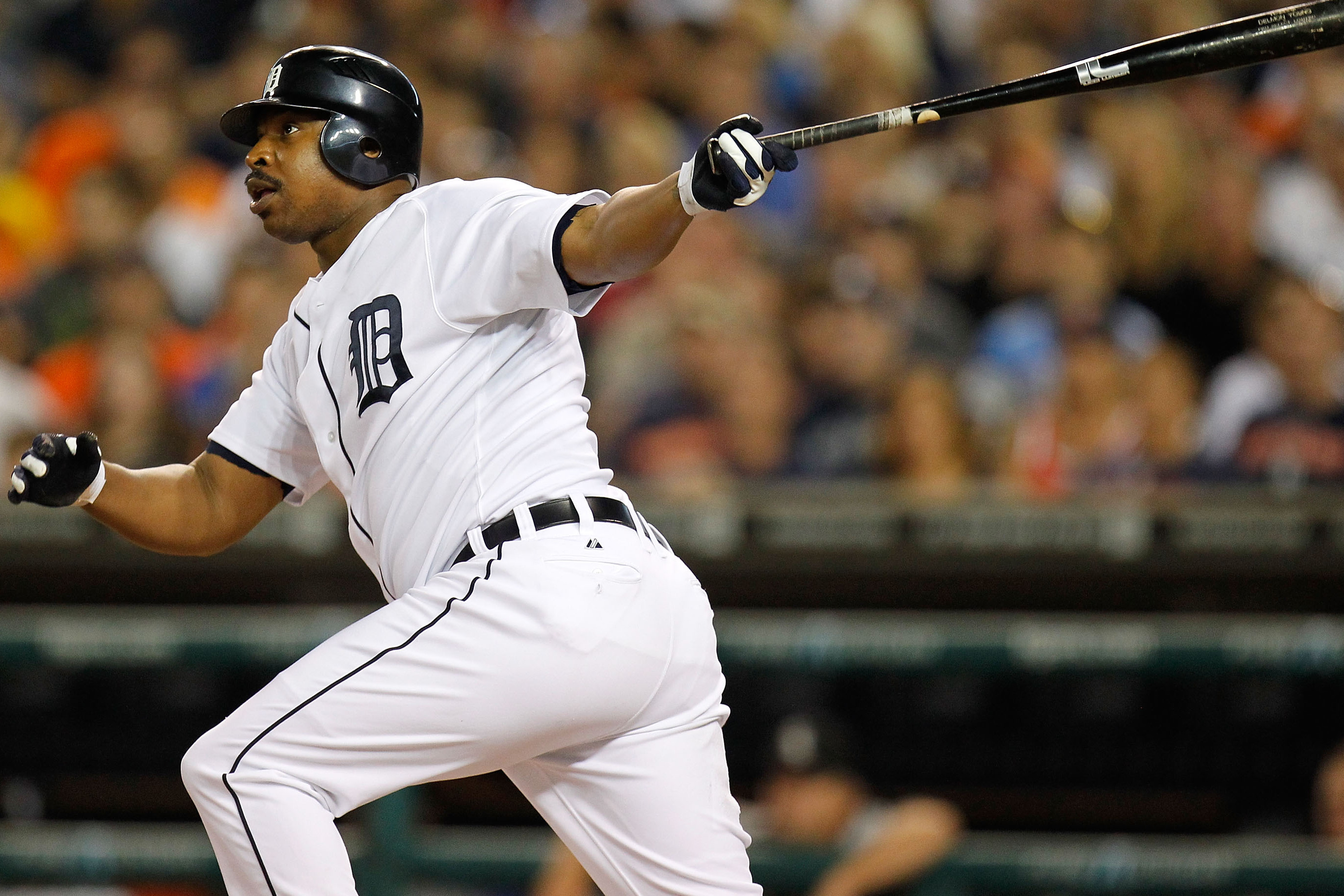 White Sox bats come alive in 12-3 romp over Tigers