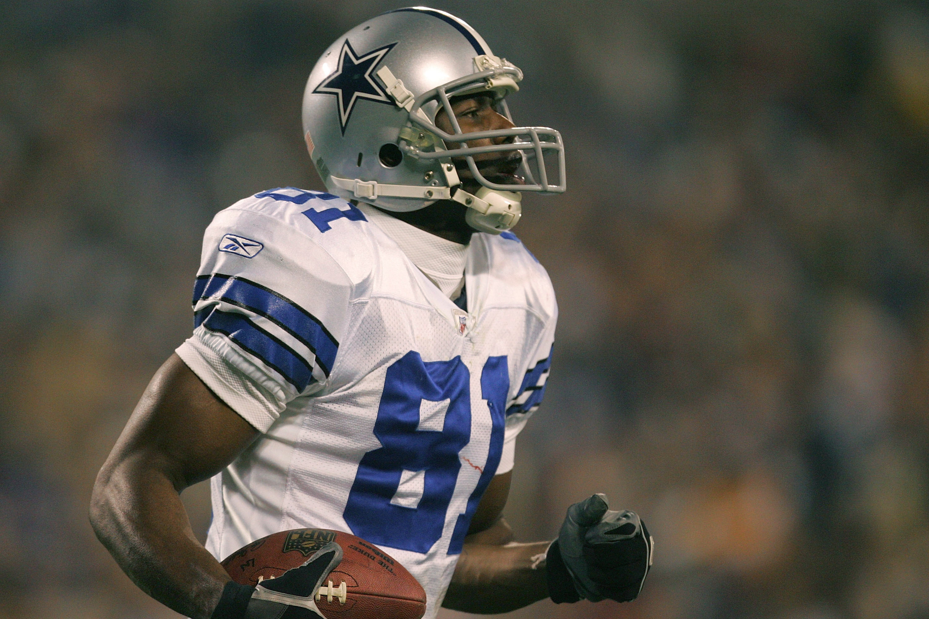 Complex Sports on X: According to his agent, NFL Hall of Fame wide  receiver Terrell Owens is looking to make a return to the NFL, possibly  with the Cowboys 