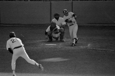 Chicago Cubs clinch first World Series slot since 1945 - CBS News