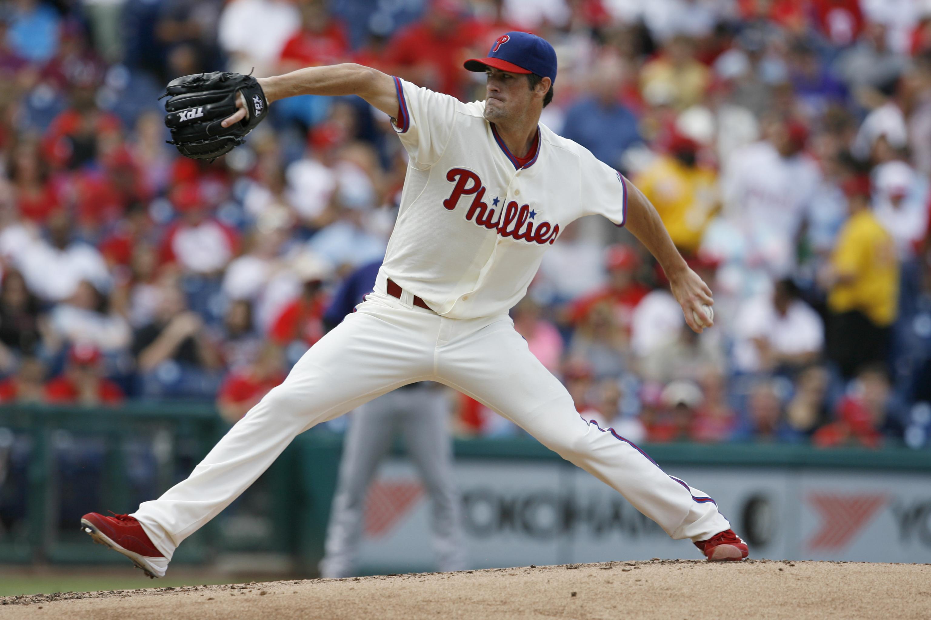 Hamels staying in Philly after signing $144 million deal over six