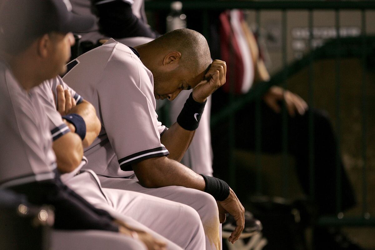 Toronto Trip Highlights Yankees Defensive Failures - 158zlhn