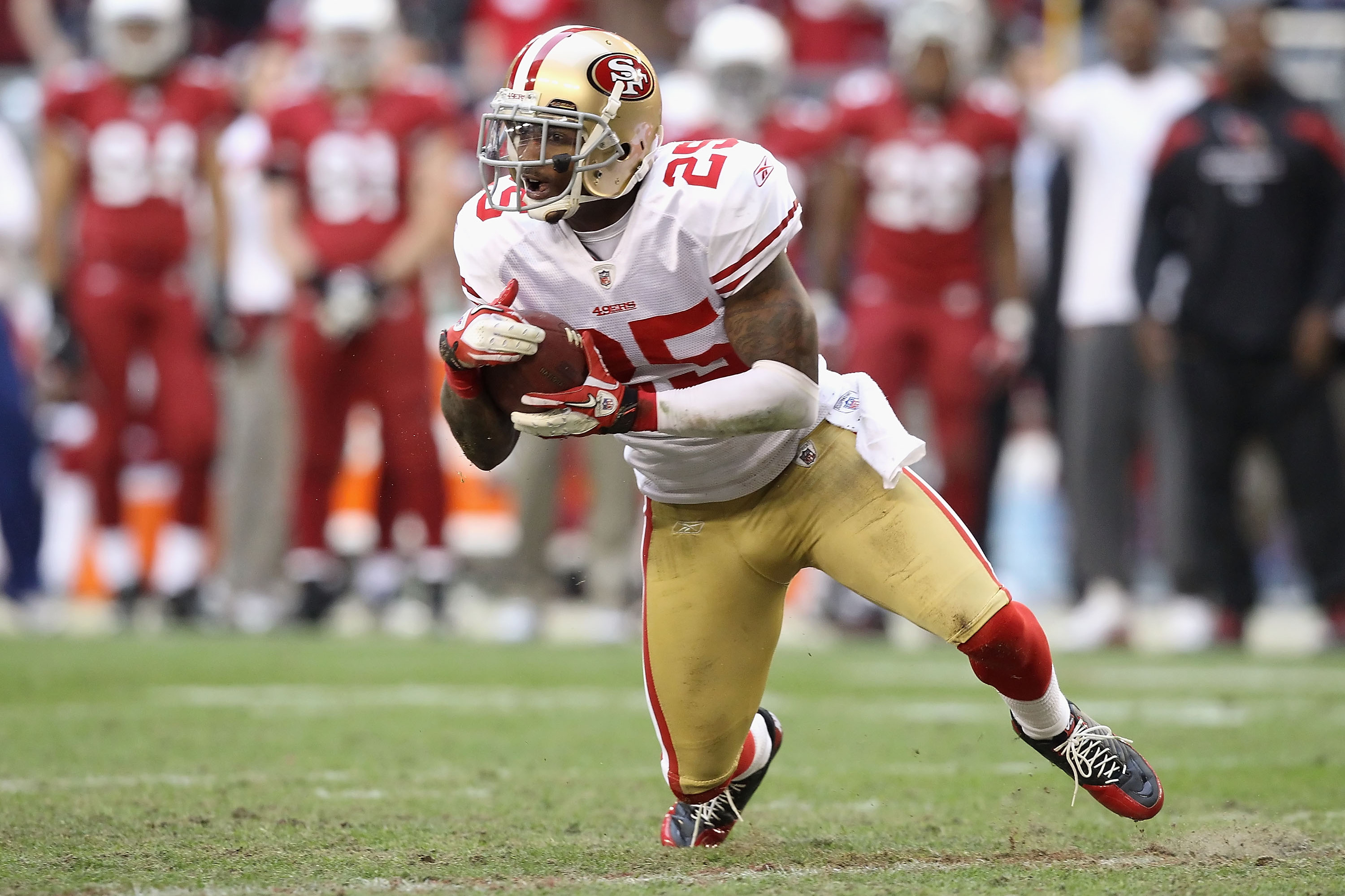 Raiders sign former 49ers CB Tarell Brown to 1-year deal