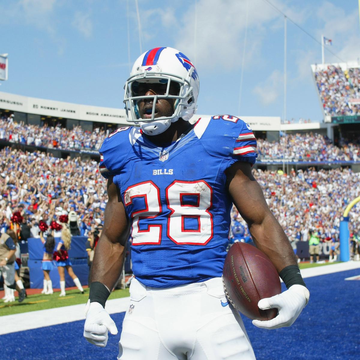 Buffalo Bills tight end Lee Smith, left, celebrates his touchdown