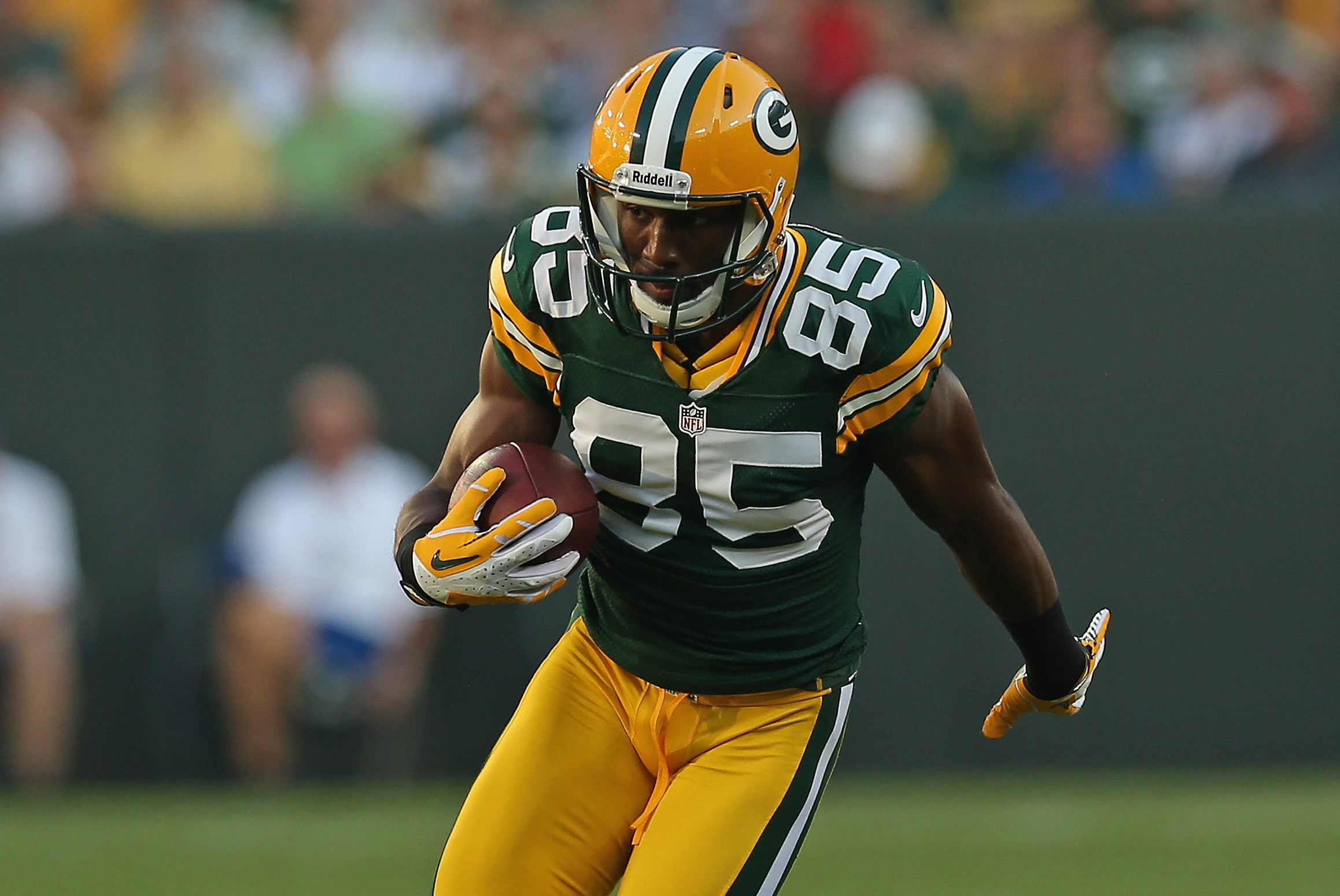 Green Bay Packers wide receiver Greg Jennings (85) hit by