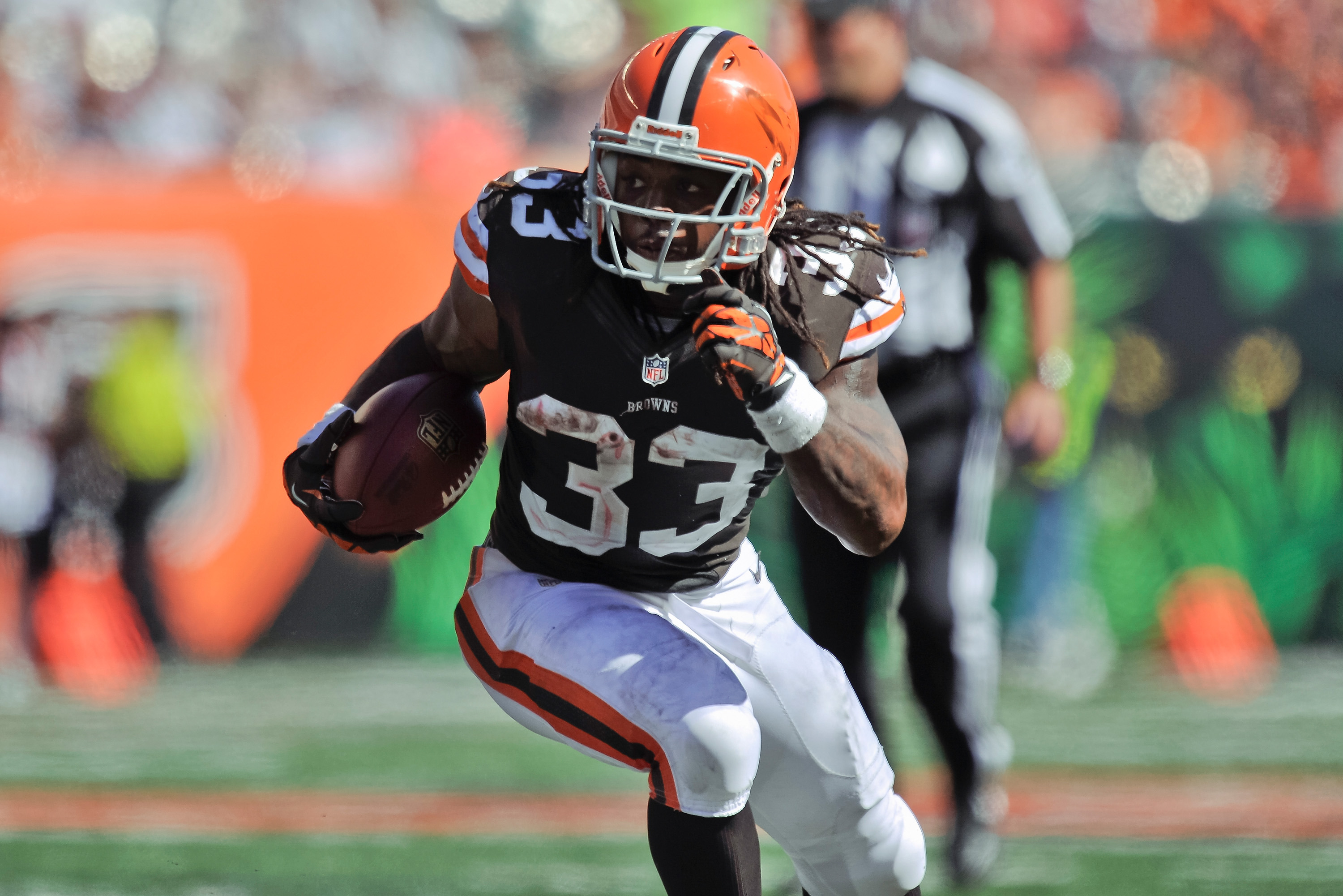 Cleveland Browns running back Trent Richardson (33) runs the ball