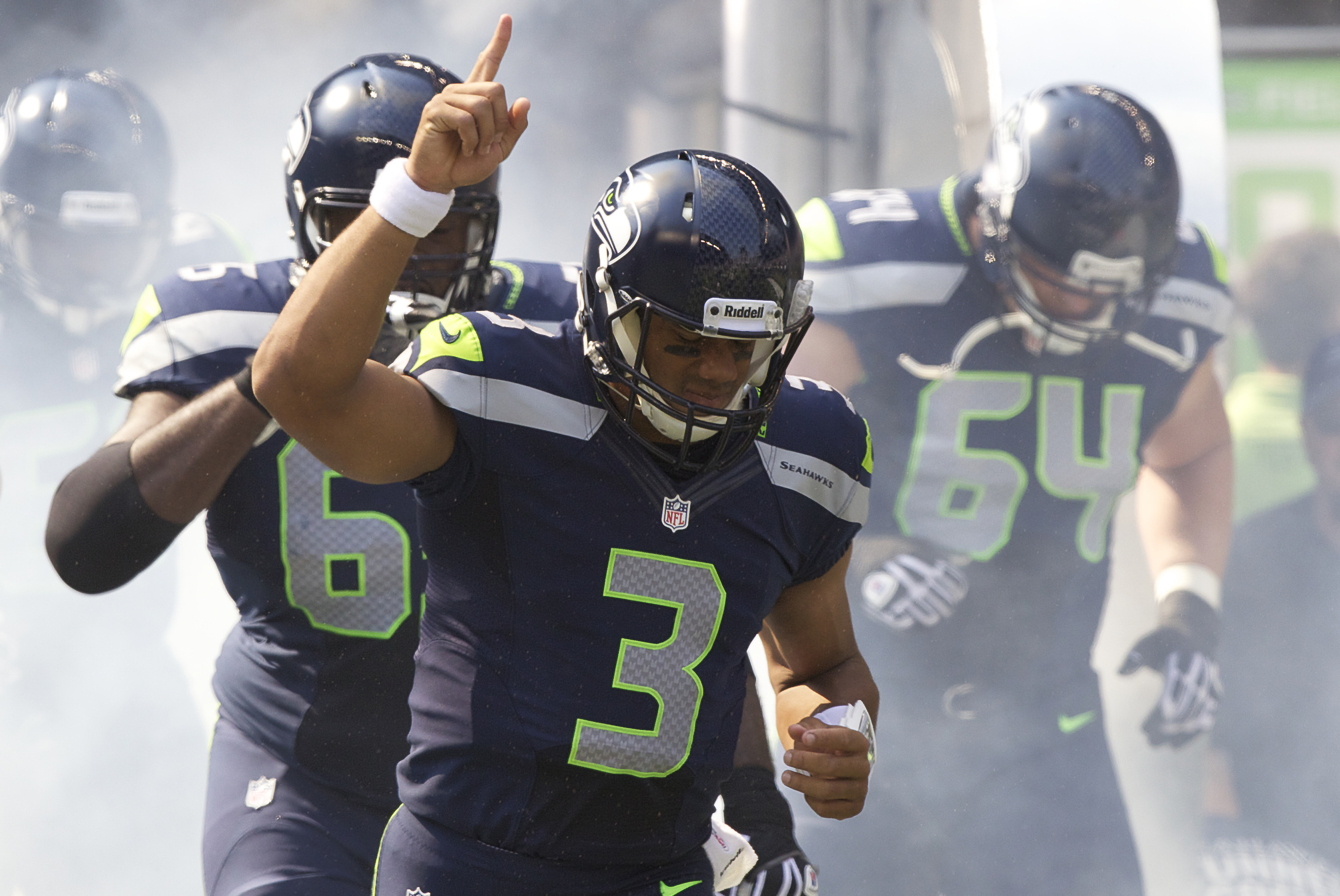 Marshawn Lynch: Russell Wilson blocked number from 'Hawks players