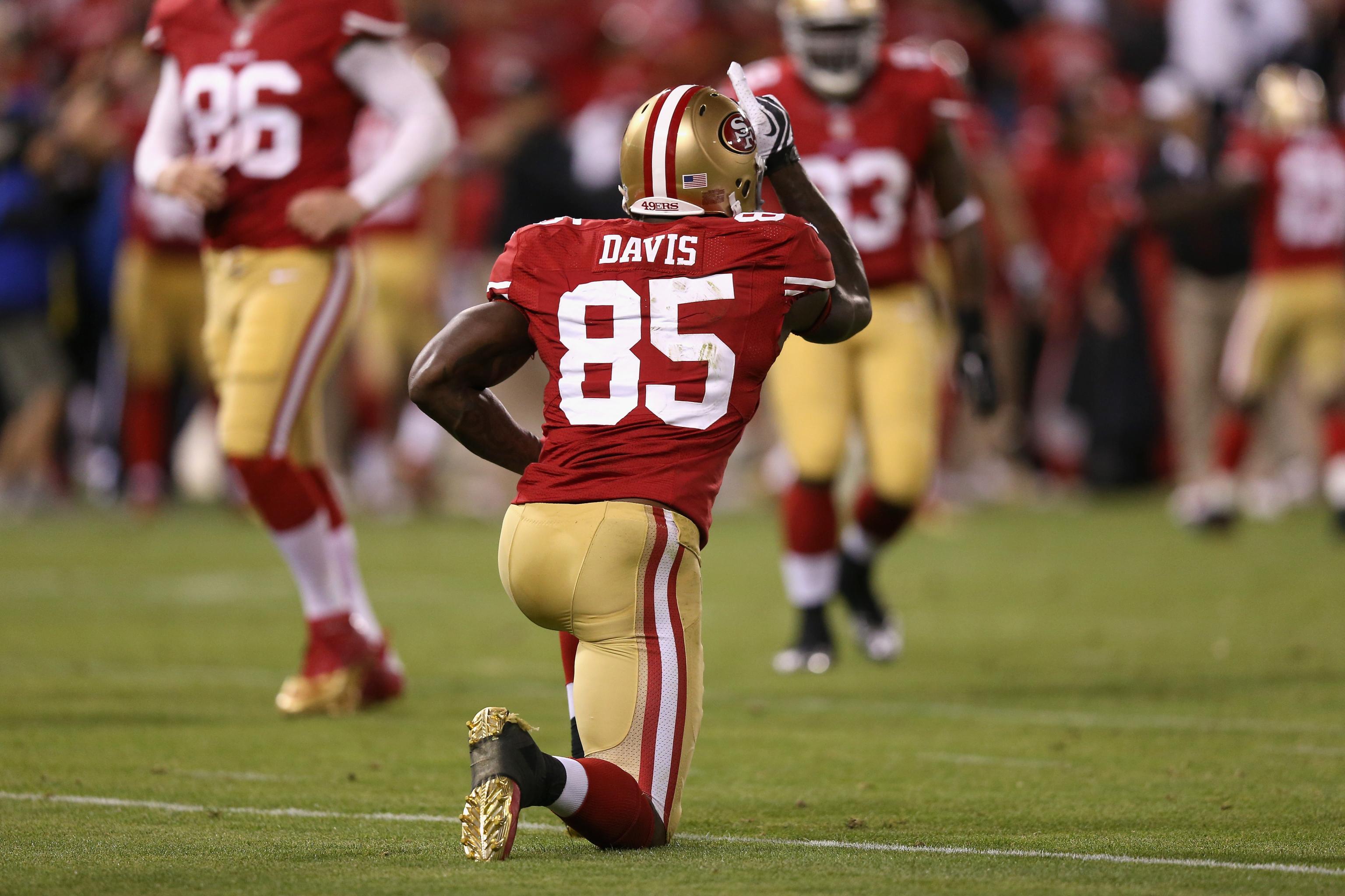 Vernon Davis sees difference between Moss and Owens - NBC Sports