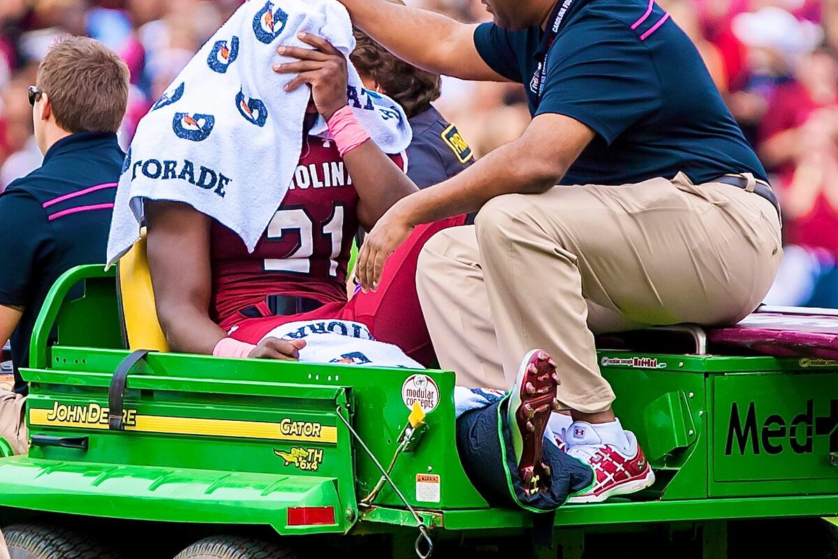 South Carolina RB Marcus Lattimore Carted Off the Field with Knee Injury News, Scores