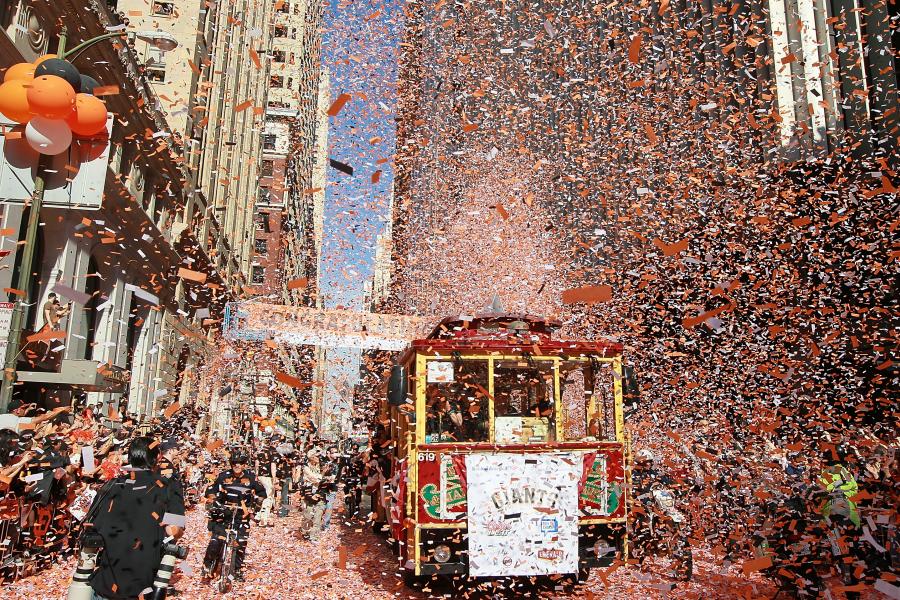 Huge turnout for Giants parade up Market