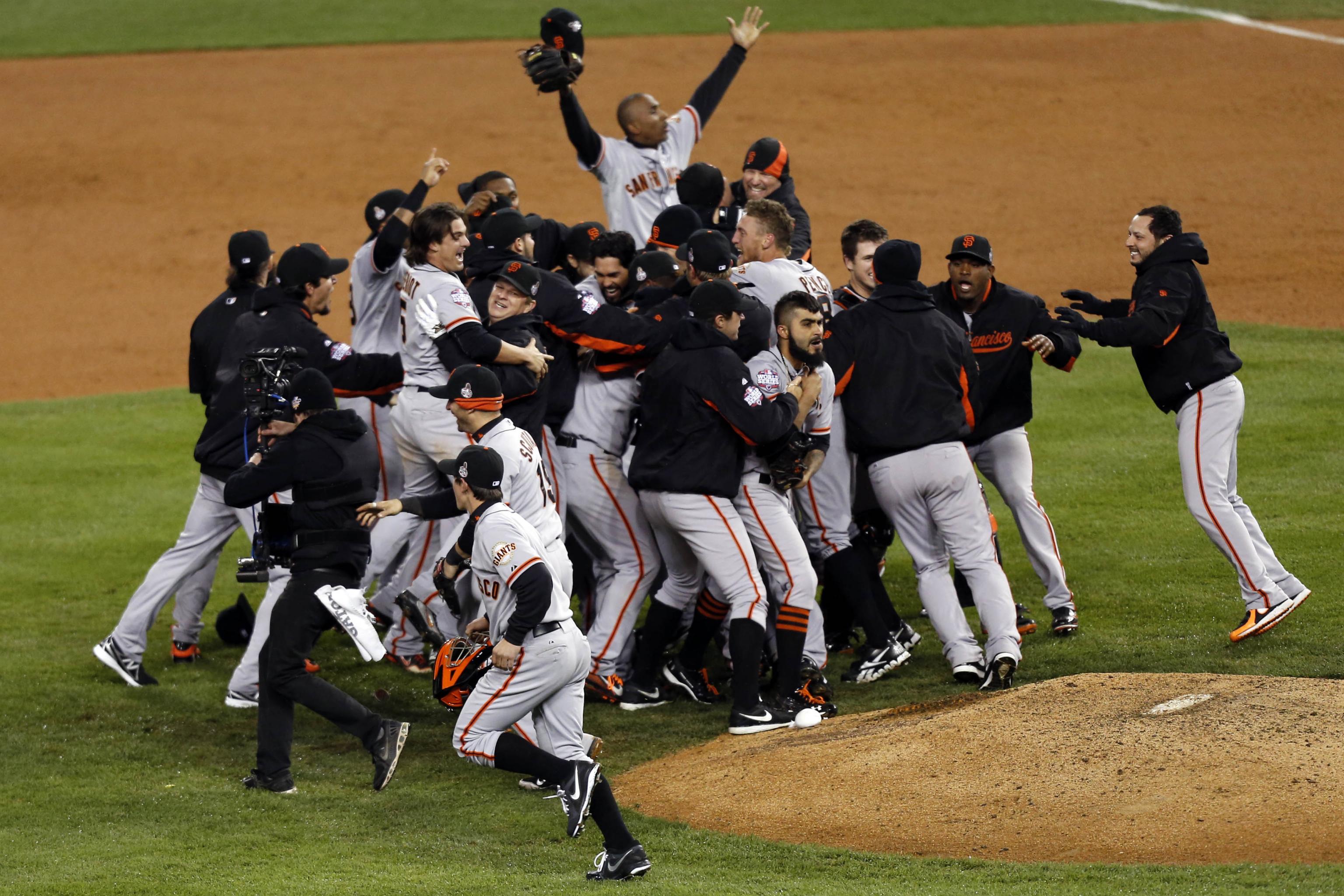 Marco Scutaro, Giants answer back to even NLCS