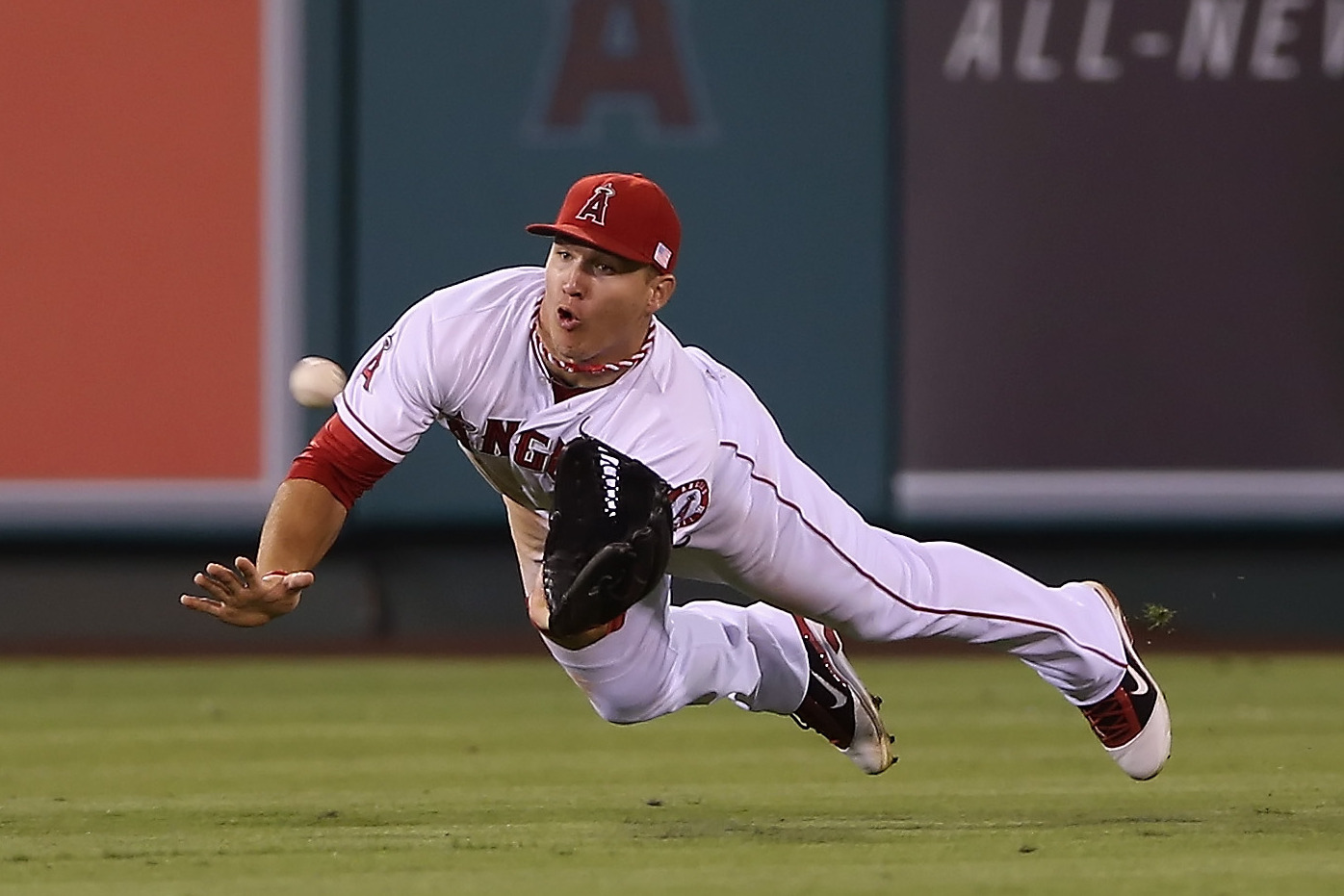 Angels' Mike Trout makes a push toward his first Gold Glove award - Los  Angeles Times