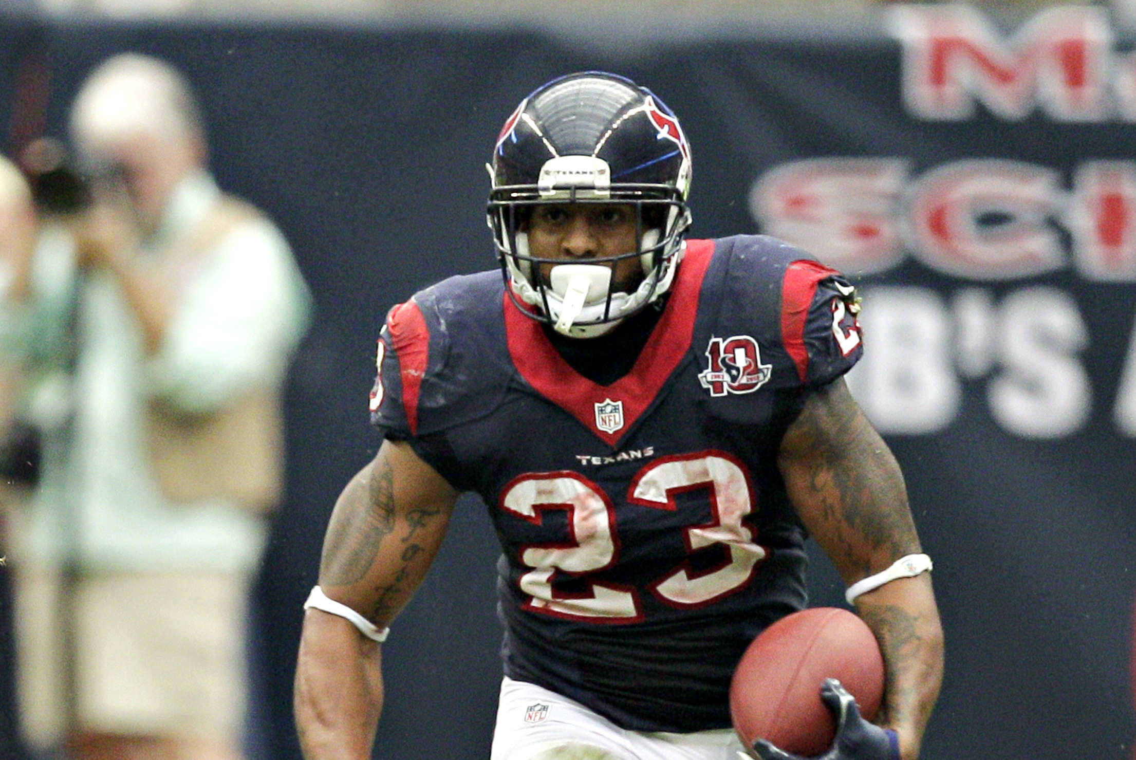 Texans star Arian Foster rips Anheuser-Busch for criticism of NFL - Los  Angeles Times