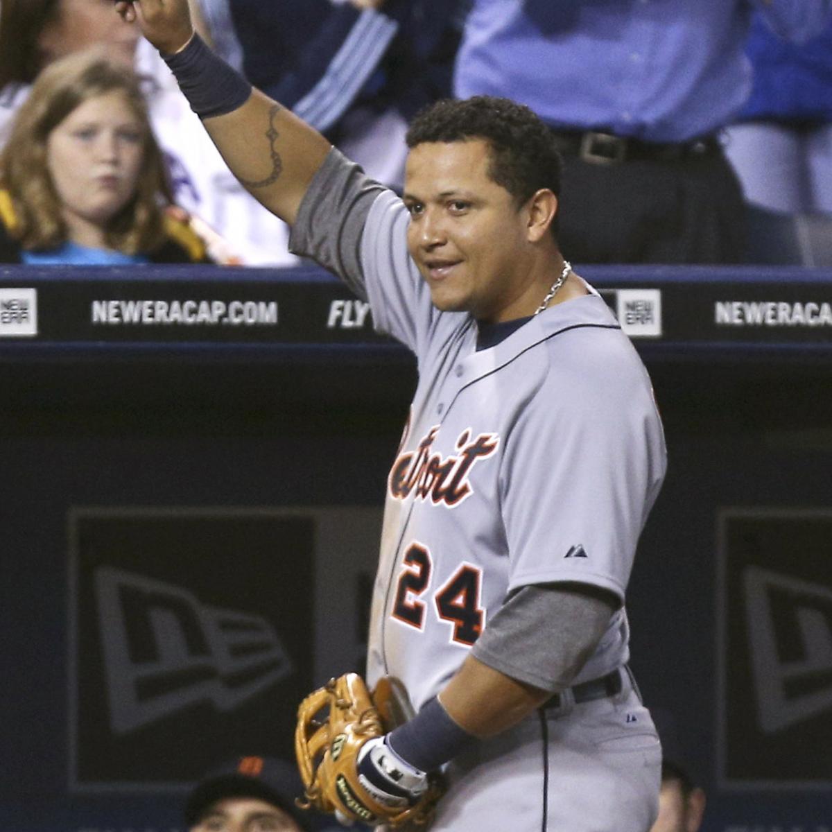 Watch: Miguel Cabrera rewards young fan for ditching Mike Trout jersey