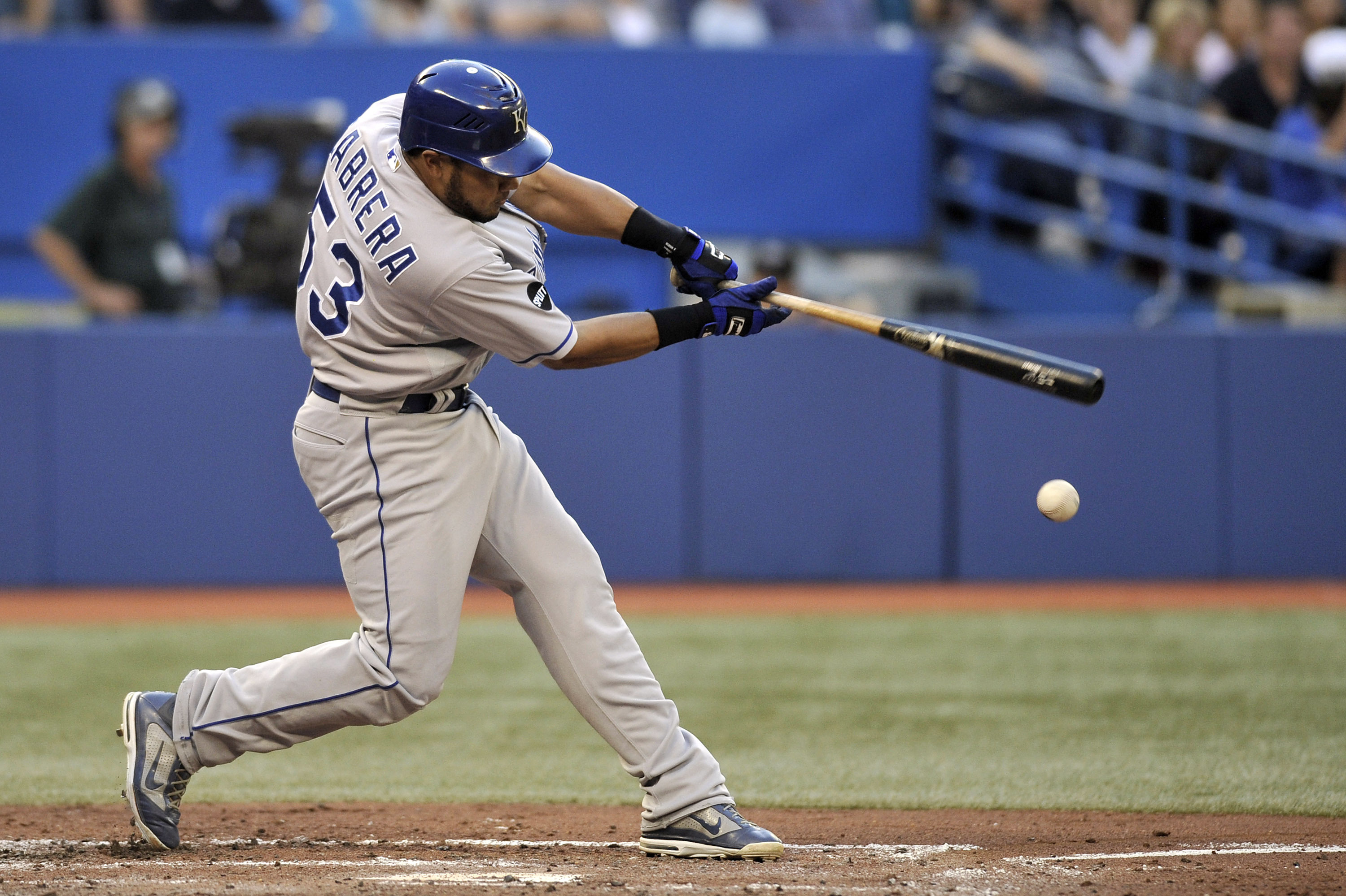 Blue Jays' Melky Cabrera to receive World Series ring during