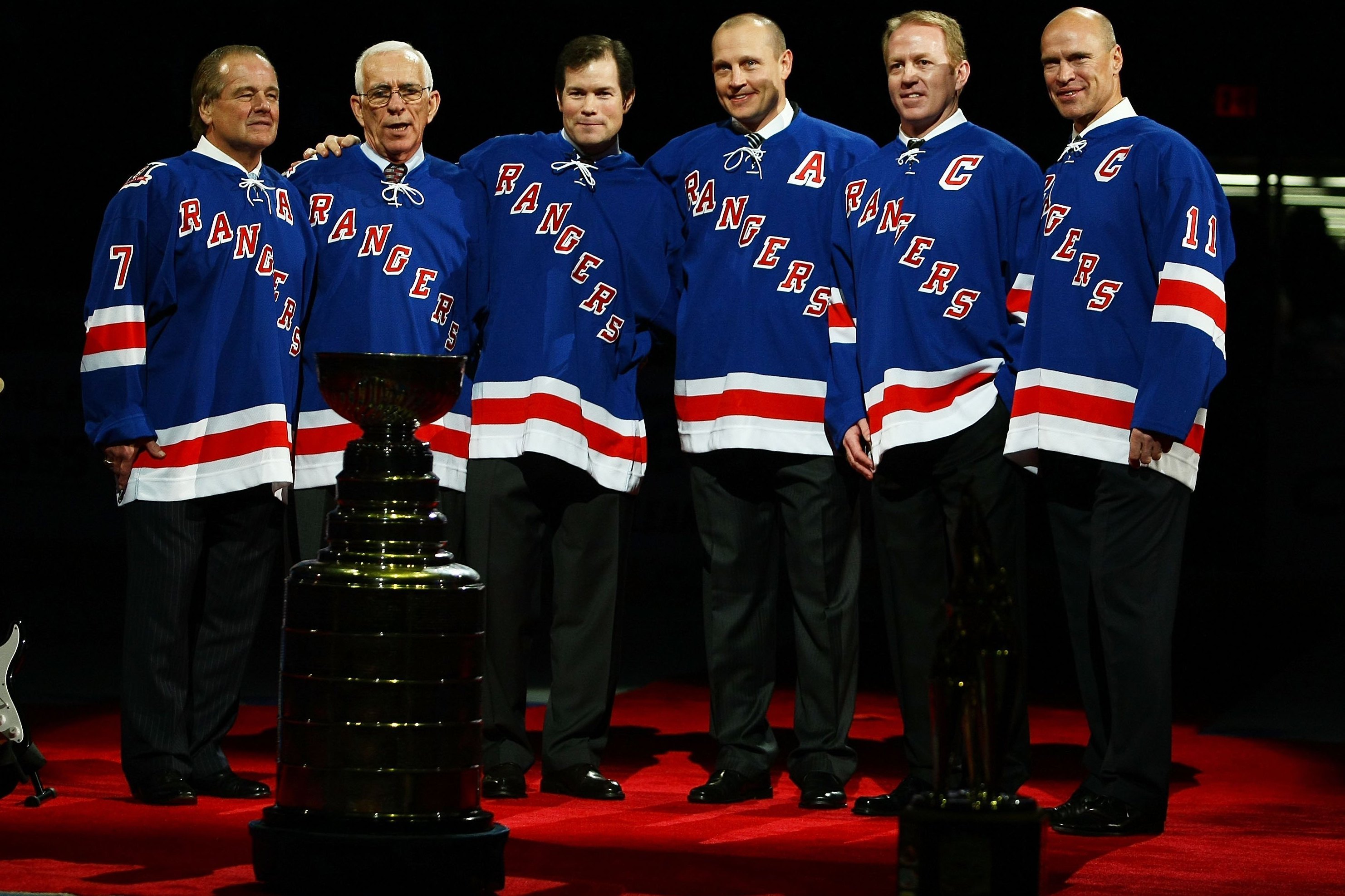 New York Rangers on X: Blueshirts off our backs 📸 We salute you