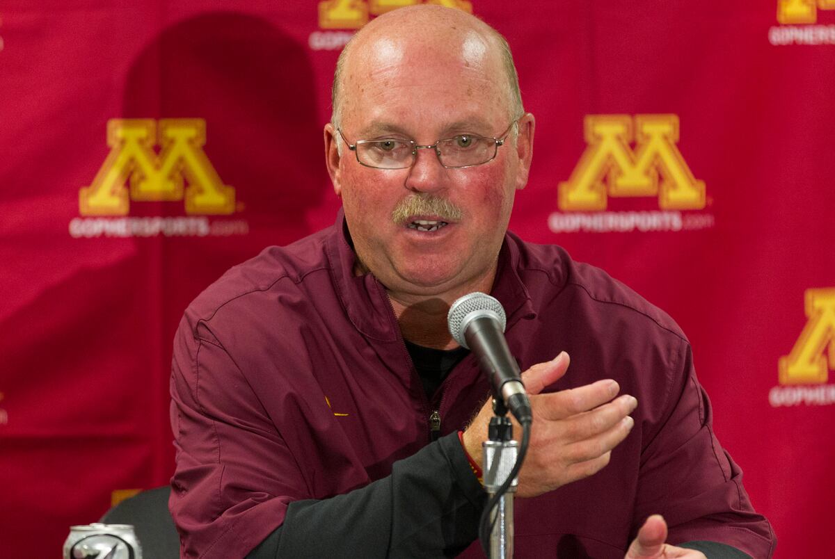 minnesota-head-coach-jerry-kill-suffers-seizure-at-halftime-bleacher
