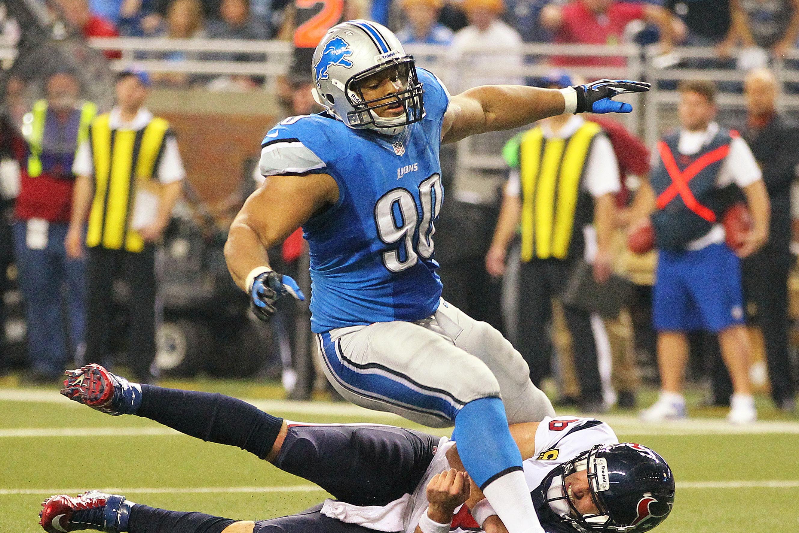 NFL: Lions Suh suspended