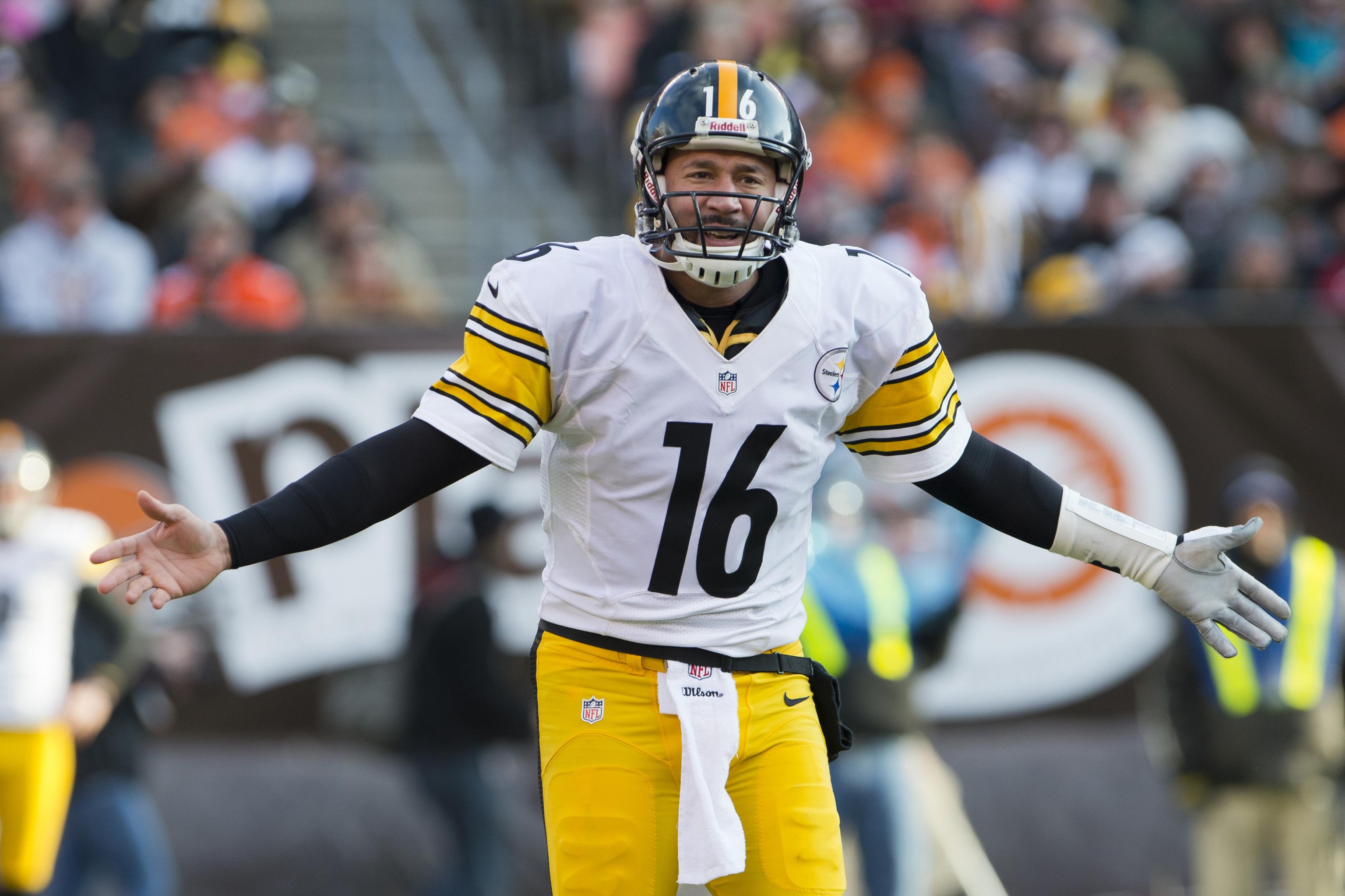 Pittsburgh Steelers quarterback Charlie Batch (16) warms up prior to game  between the Tampa Bay Buccaneers and the Pittsburg Steelers in the week 3  of the NFL season game Sunday, Sept. 26