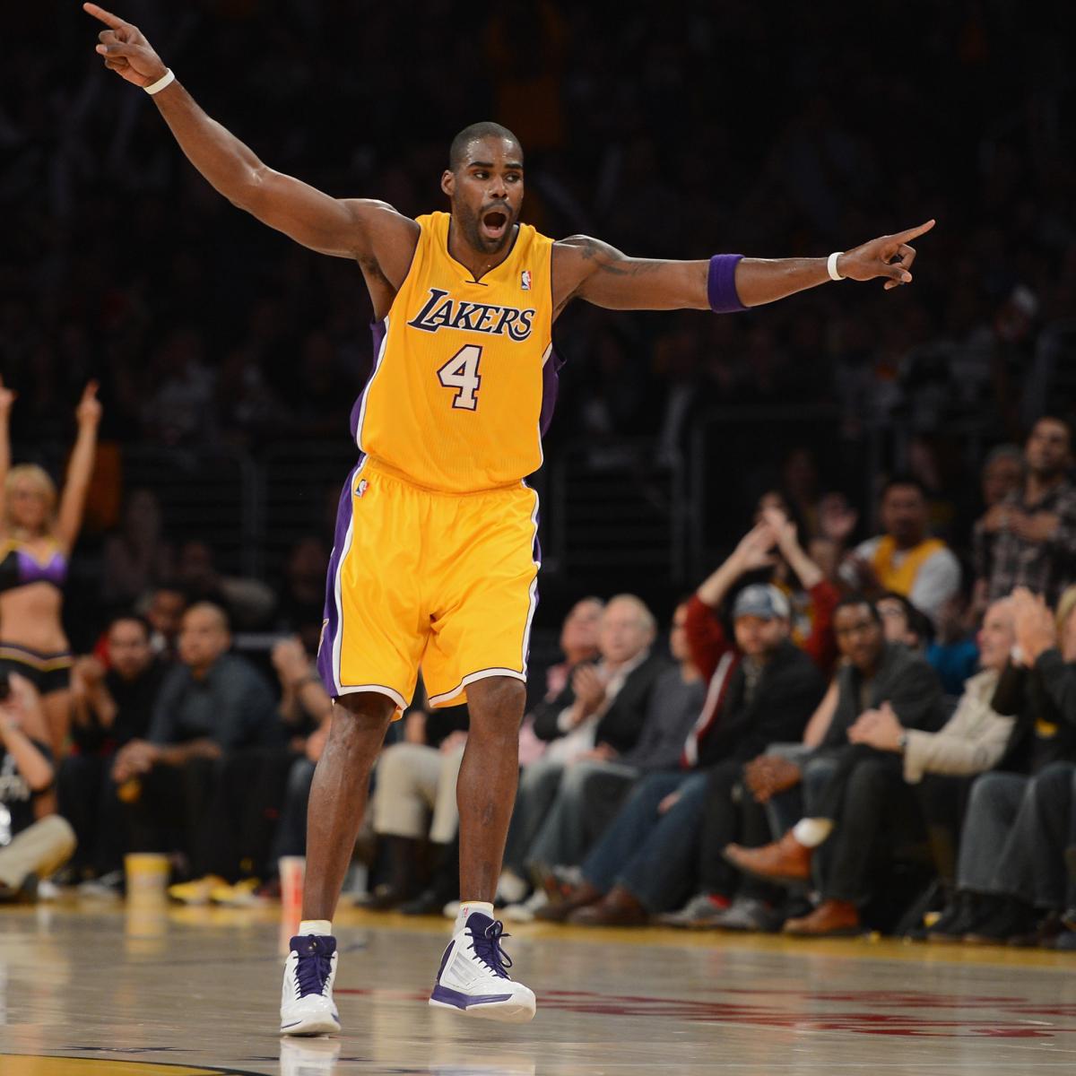 The shoes belonging to Antawn Jamison of the Los Angeles Lakers in a  Foto di attualità - Getty Images