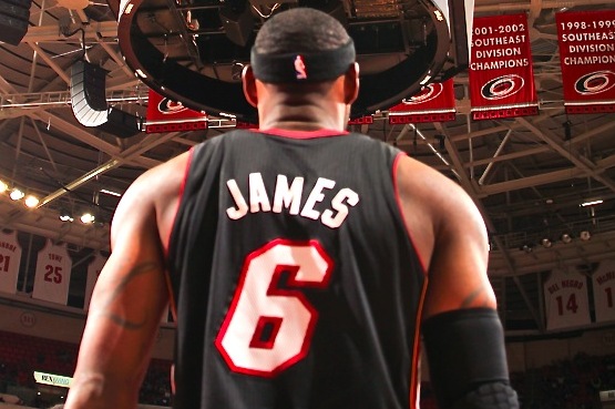Heat's LeBron James tops NBA's best-selling jersey list