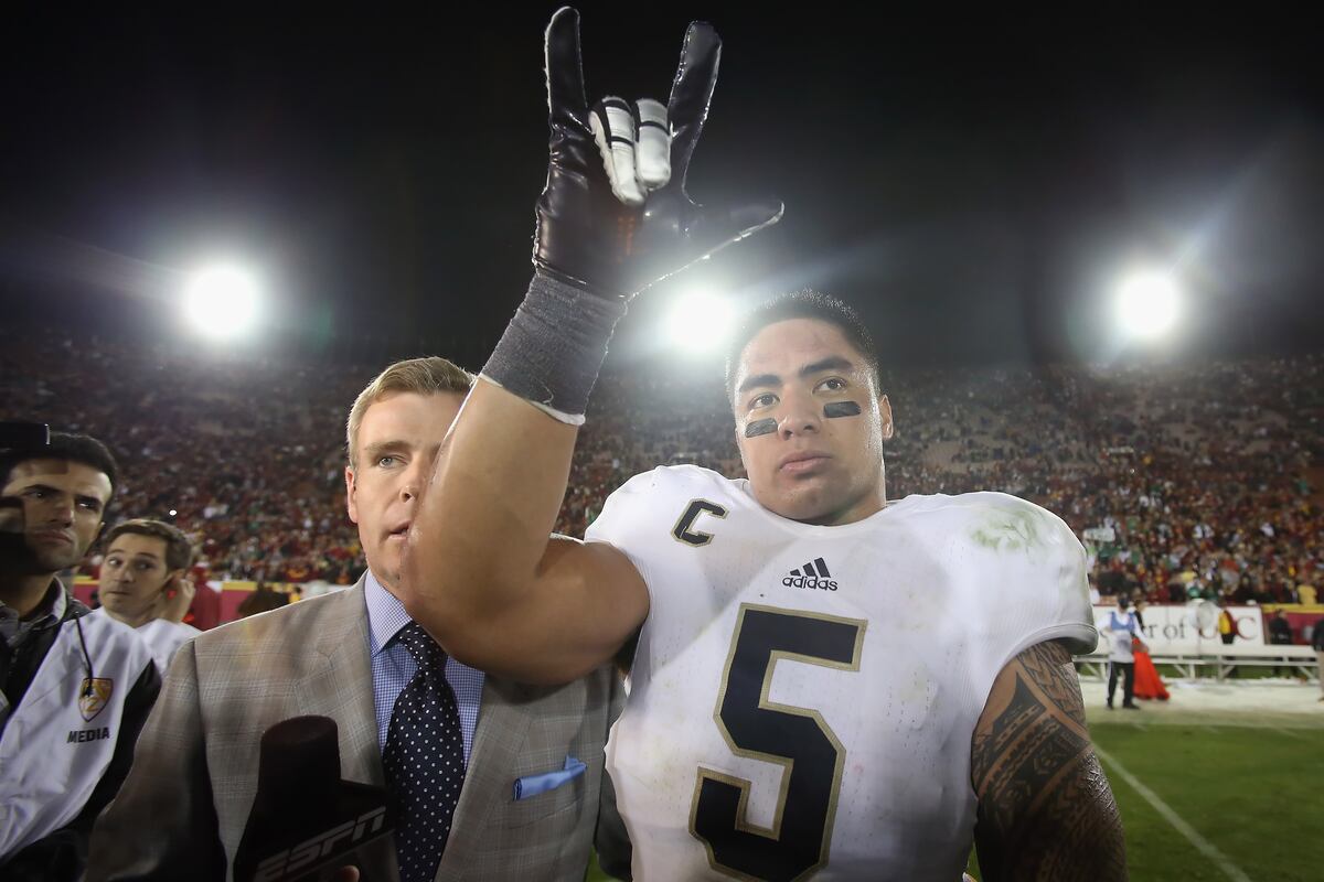 Notre Dame LB Manti Te'o Wins 2012 Walter Camp Award News, Scores
