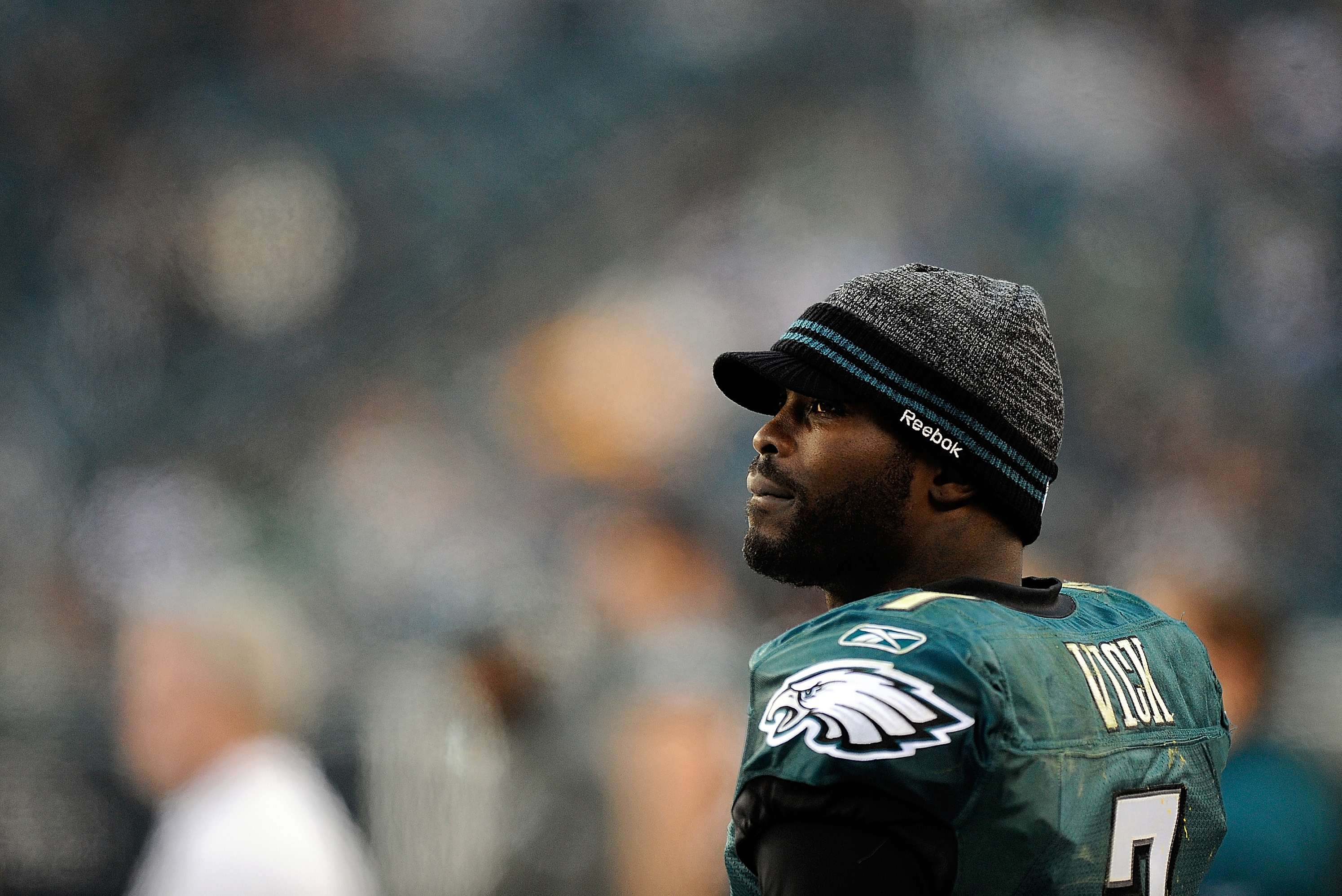 Eagles' Michael Vick stays home with 'pretty significant' concussion