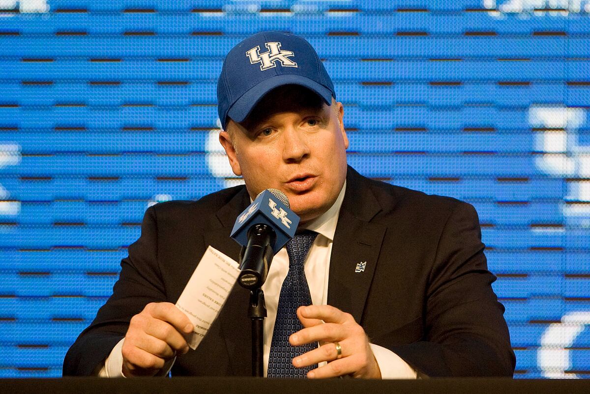 Kentucky Football Mark Stoops Wasting No Time Putting Together His