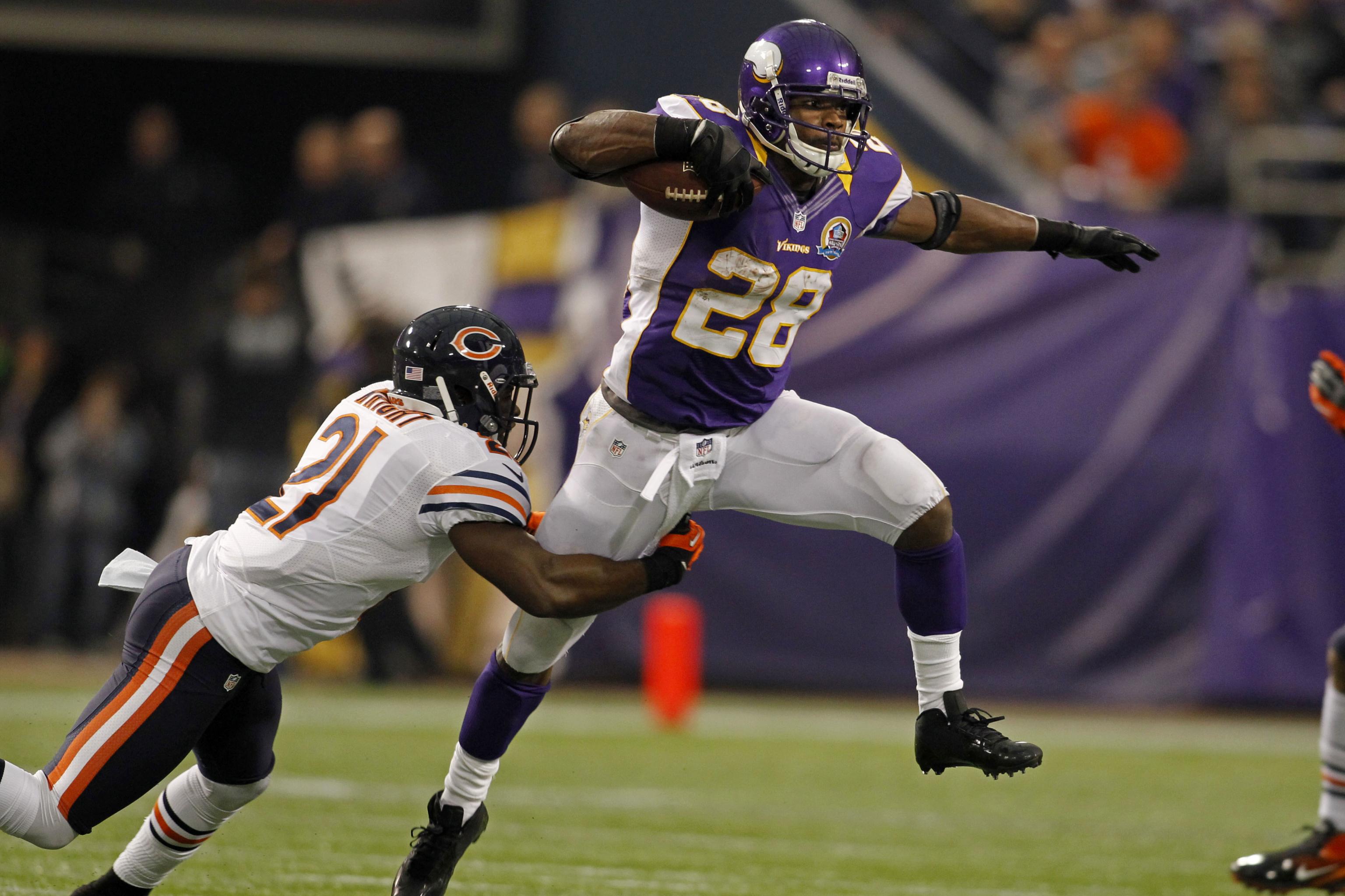 Adrian Peterson Takes On Barry Sanders In Battle For Madden NFL 25