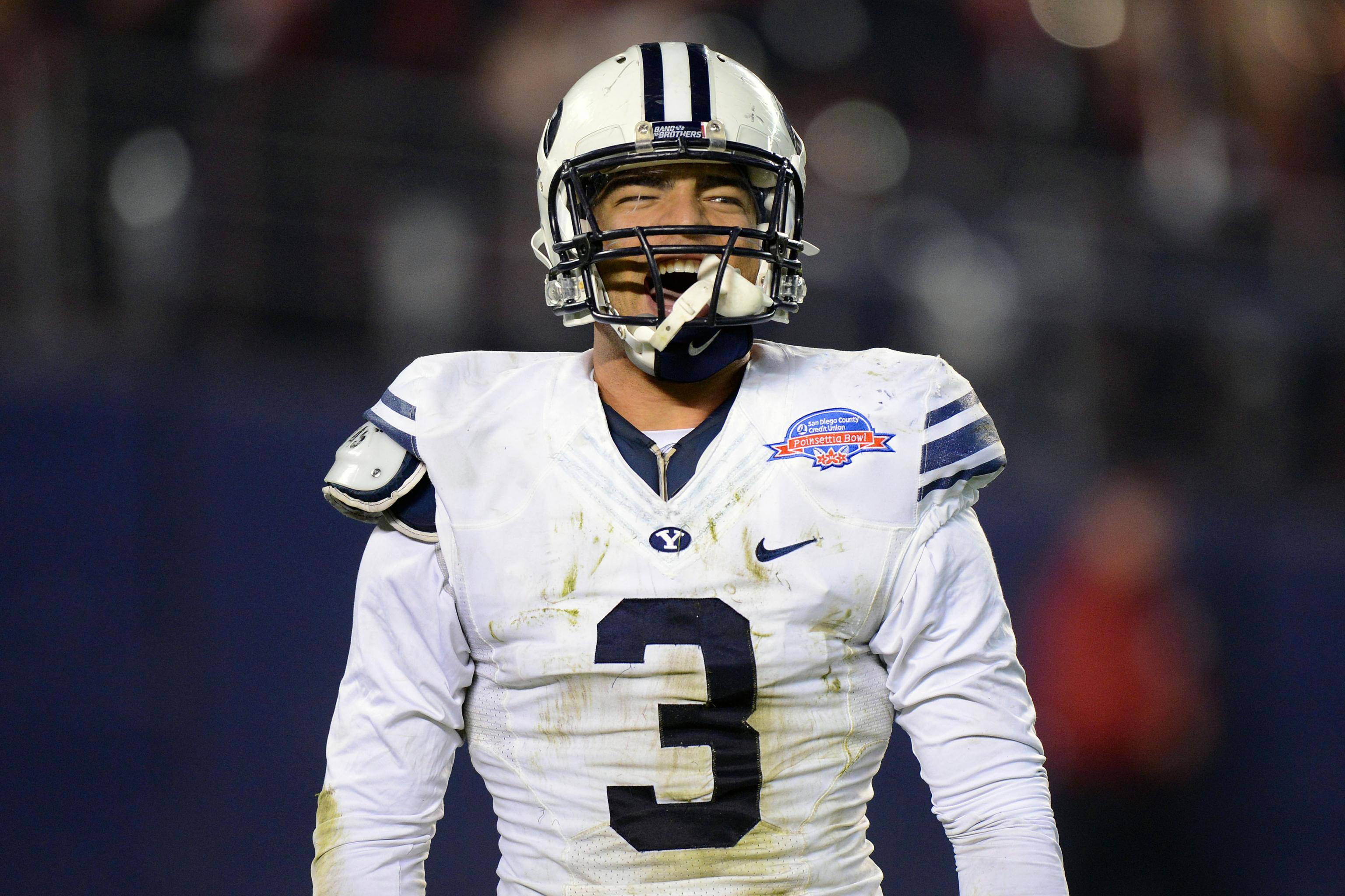 Uniformity: BYU Baseball shows off new navy uniform in win over Utah -  Vanquish The Foe