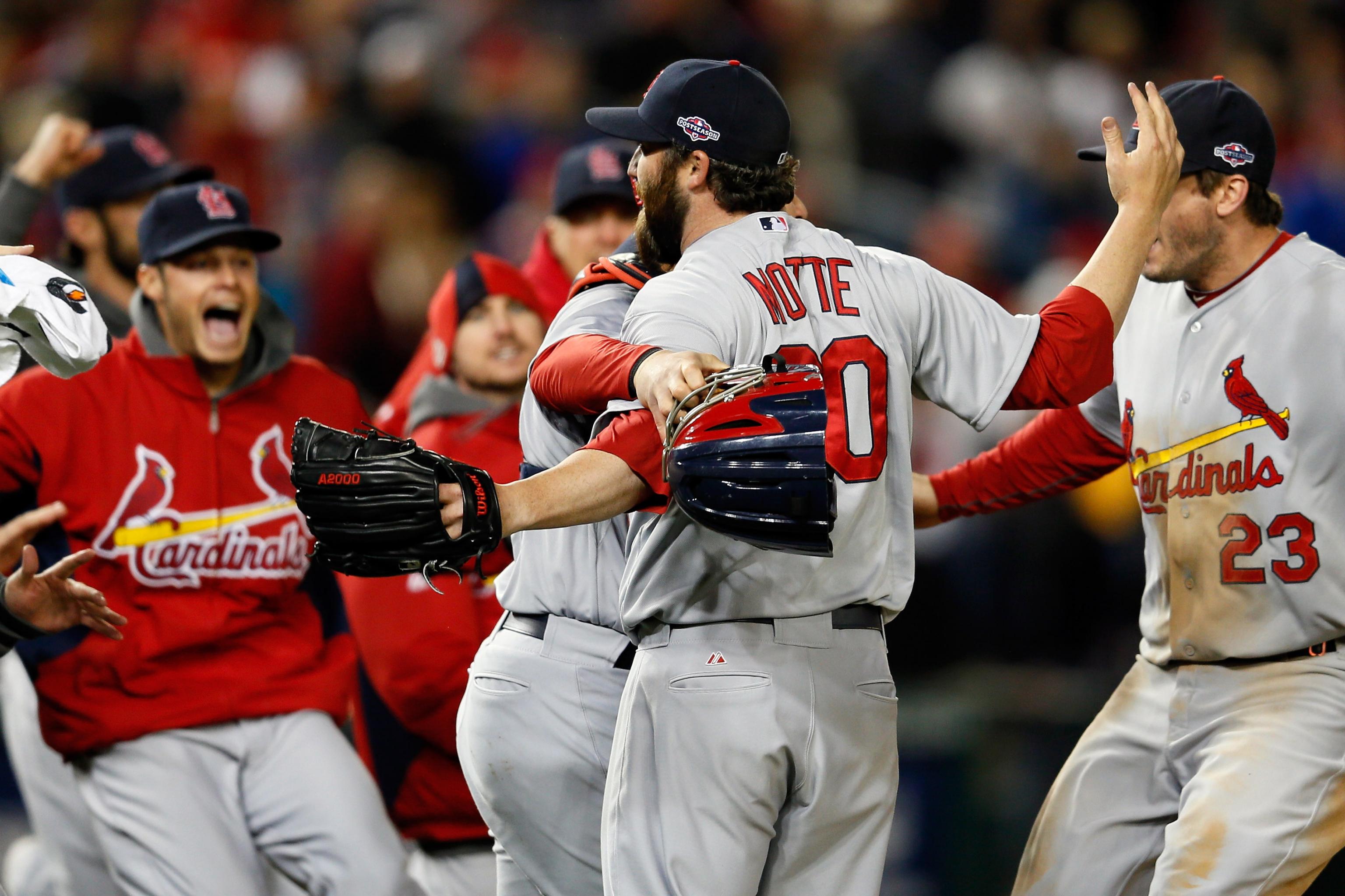 St louis cardinals fans cheer hi-res stock photography and images