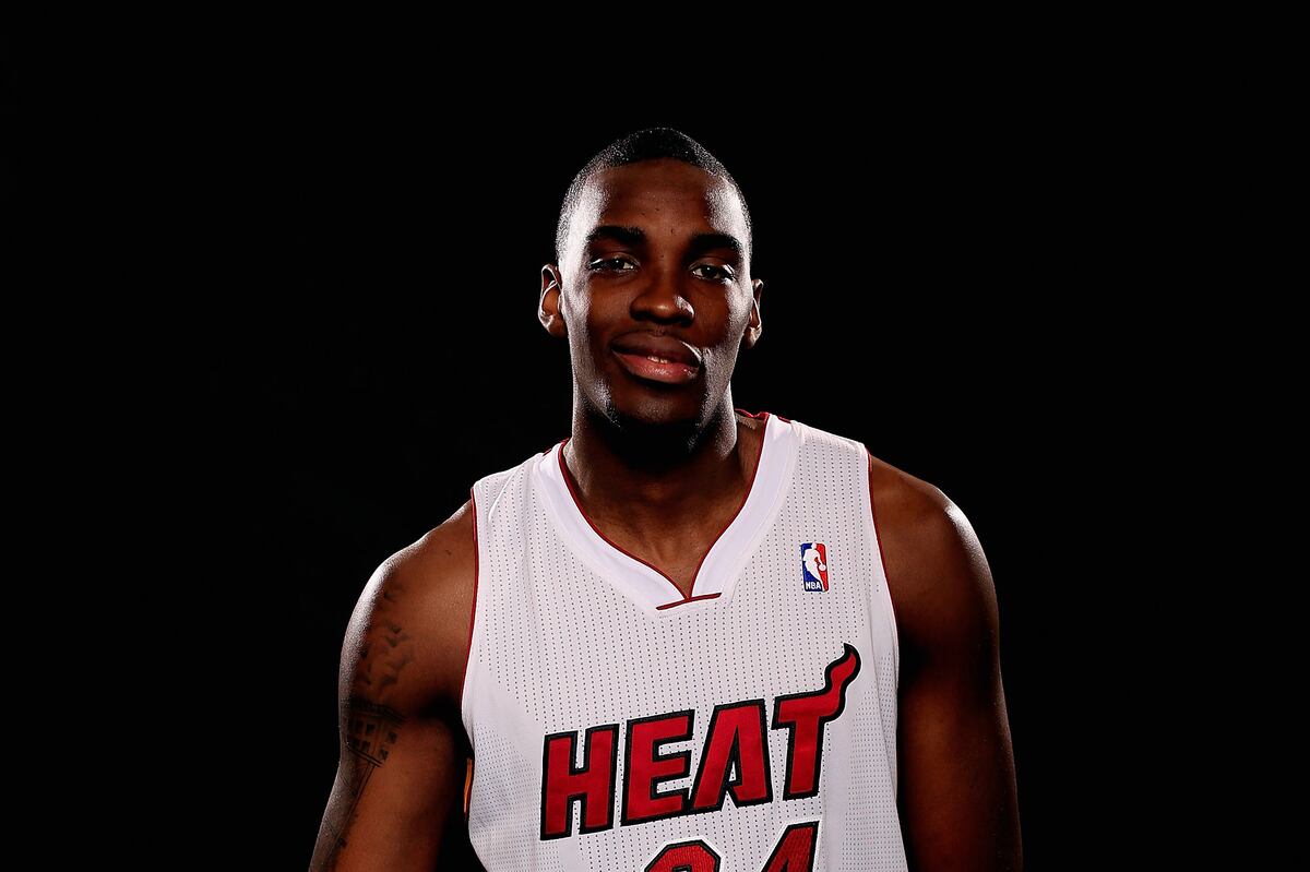 Analyzing Boston Celtics' Signing of Jarvis Varnado to Fill Frontcourt