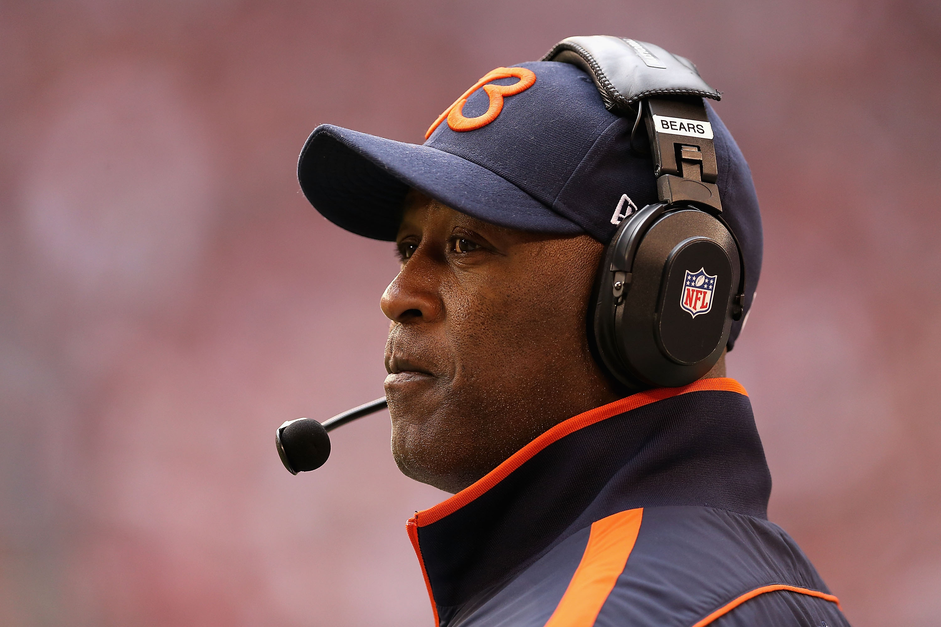 Chicago bears head coach lovie hi-res stock photography and images