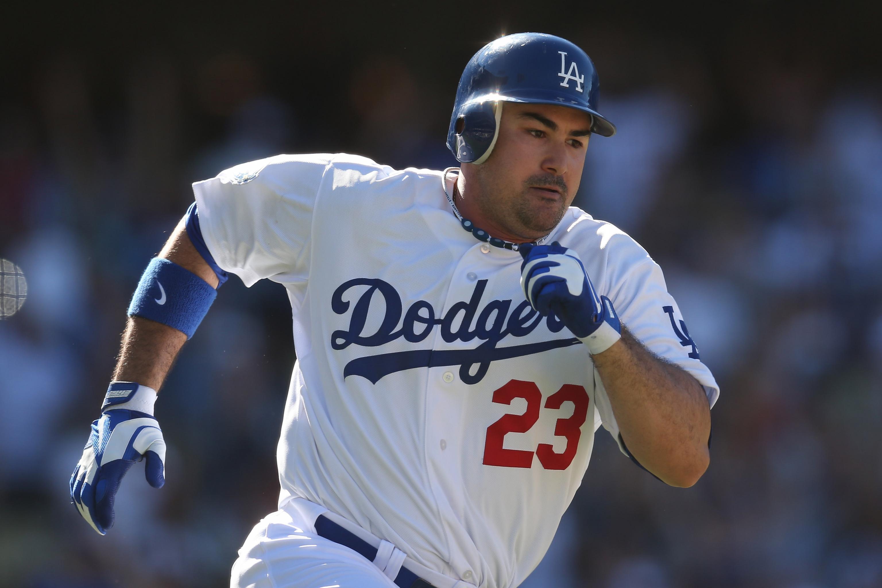 Dodgers OF Ethier leaves after getting hit on elbow