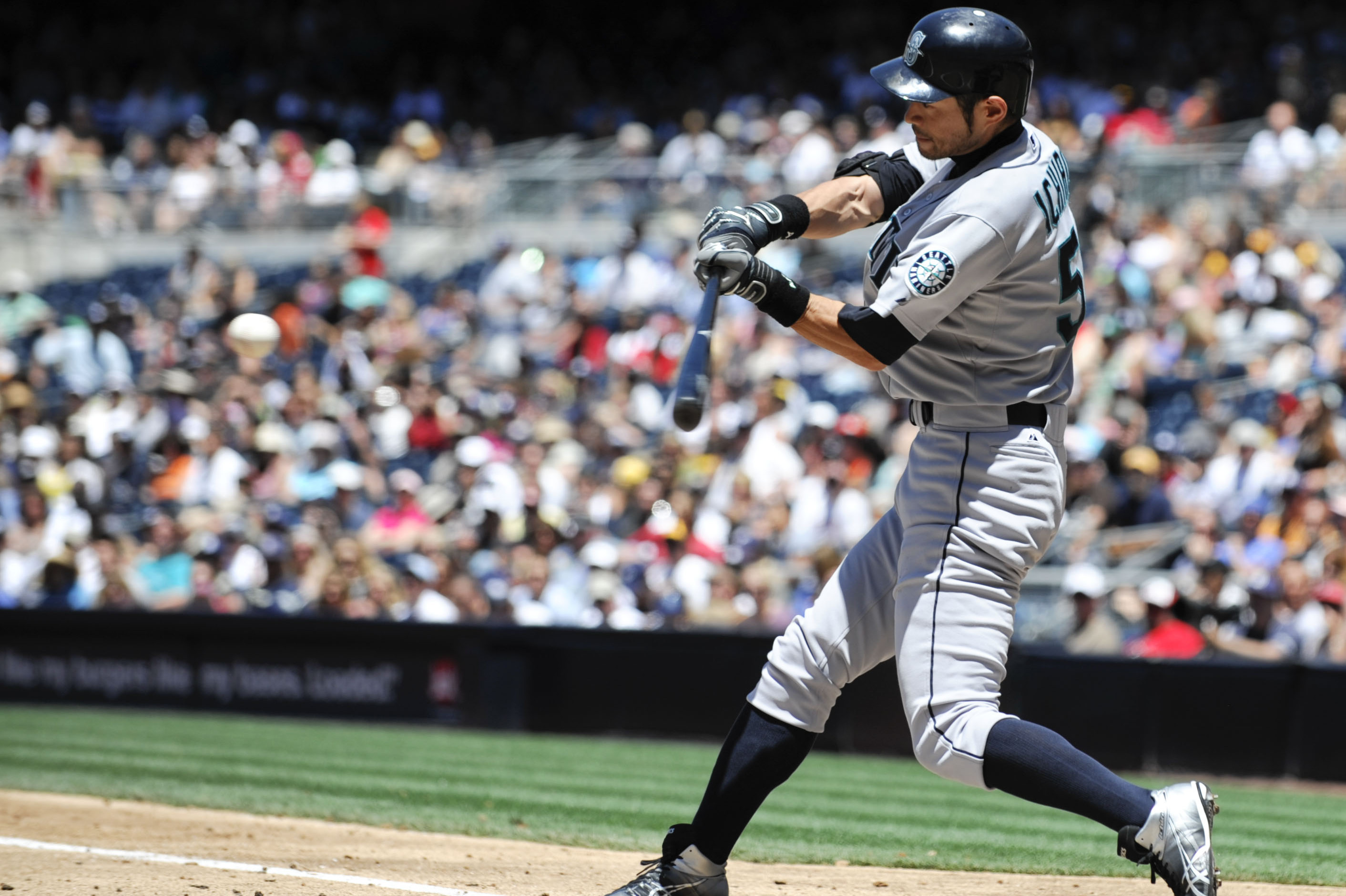 Seattle Mariners, from left, Dan Wilson, Ichiro Suzuki, Raul